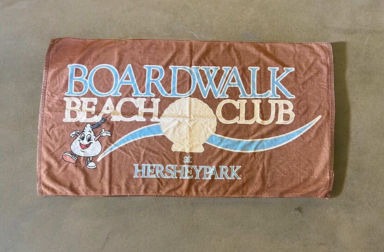 Vintage Hershey Park Boardwalk Beach Club Hersheypark Chocolate Brown Kiss
