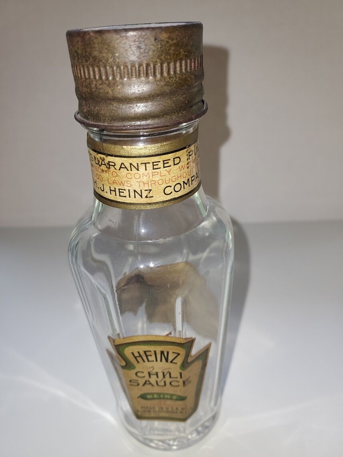Old Antique Vtg 1920s Heinz Chili Sauce Glass Bottle  W/ Original Labels and Lid