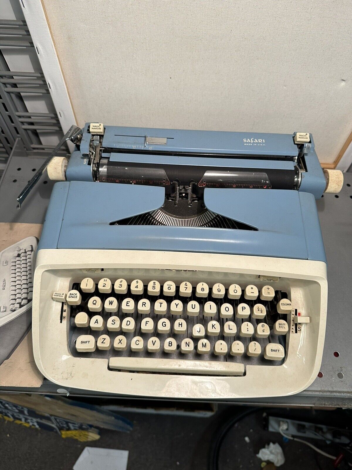Royal Safari Manual Typewriter No Case with Manual