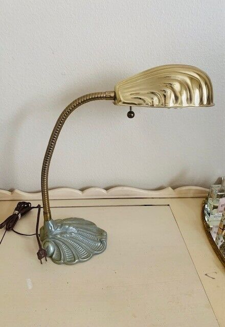 Vintage Flexible scallop desk lamp