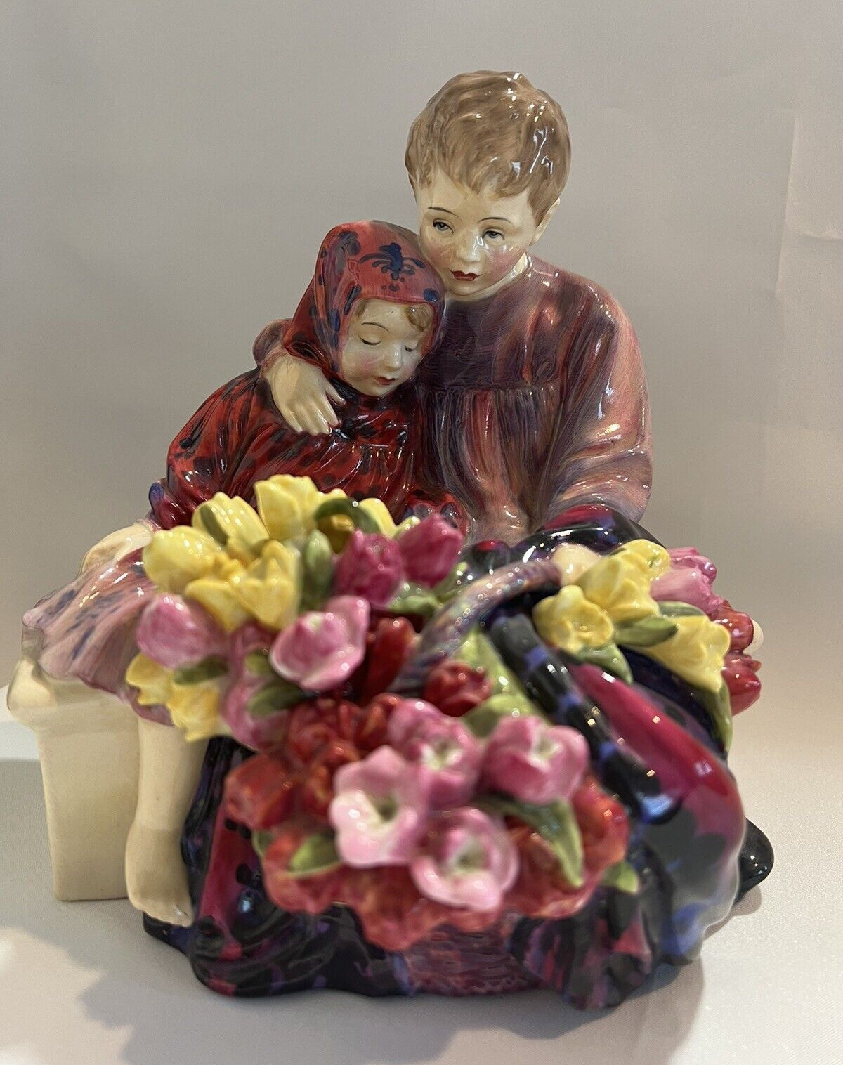 Royal Doulton The Flower Sellers Children HN1342  Figurine 1929-1930 -Excellent