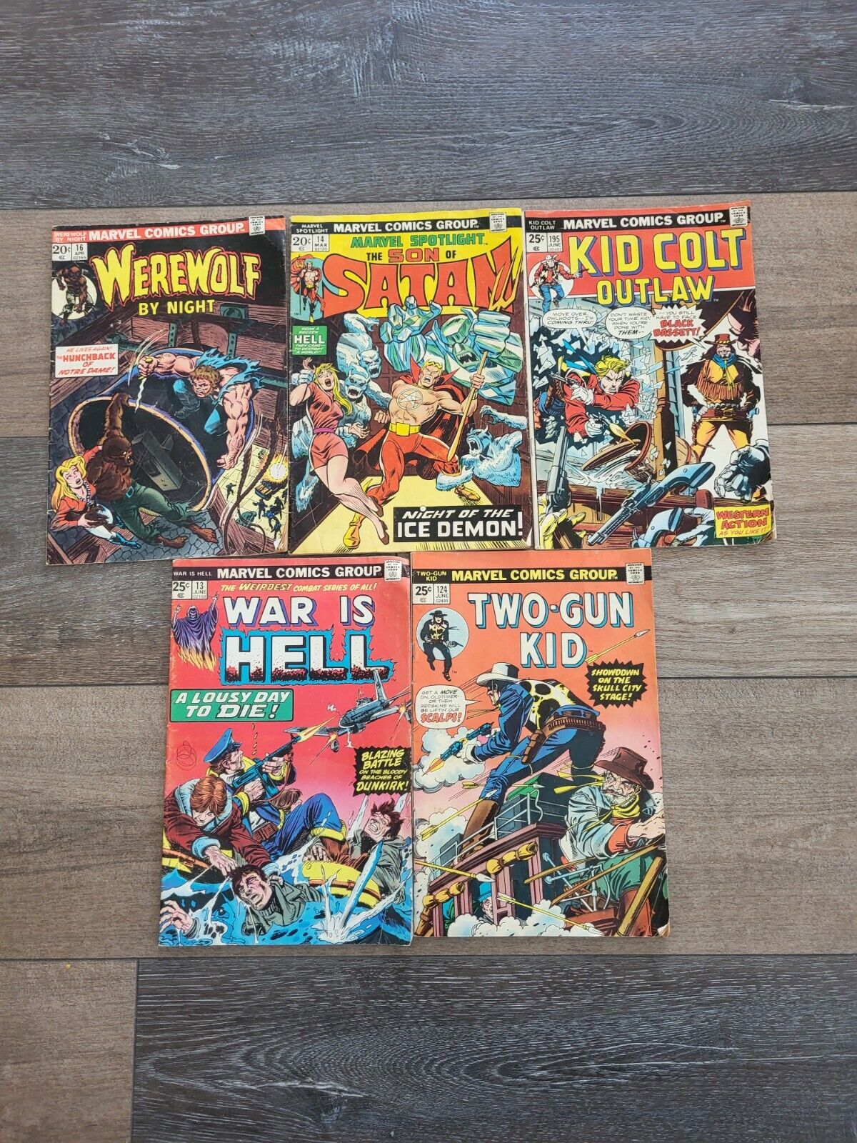 Lot Of 5 Marvel Comics Group Comics Two Gun Kid, Kid Colt Outlaw, Werewolf...