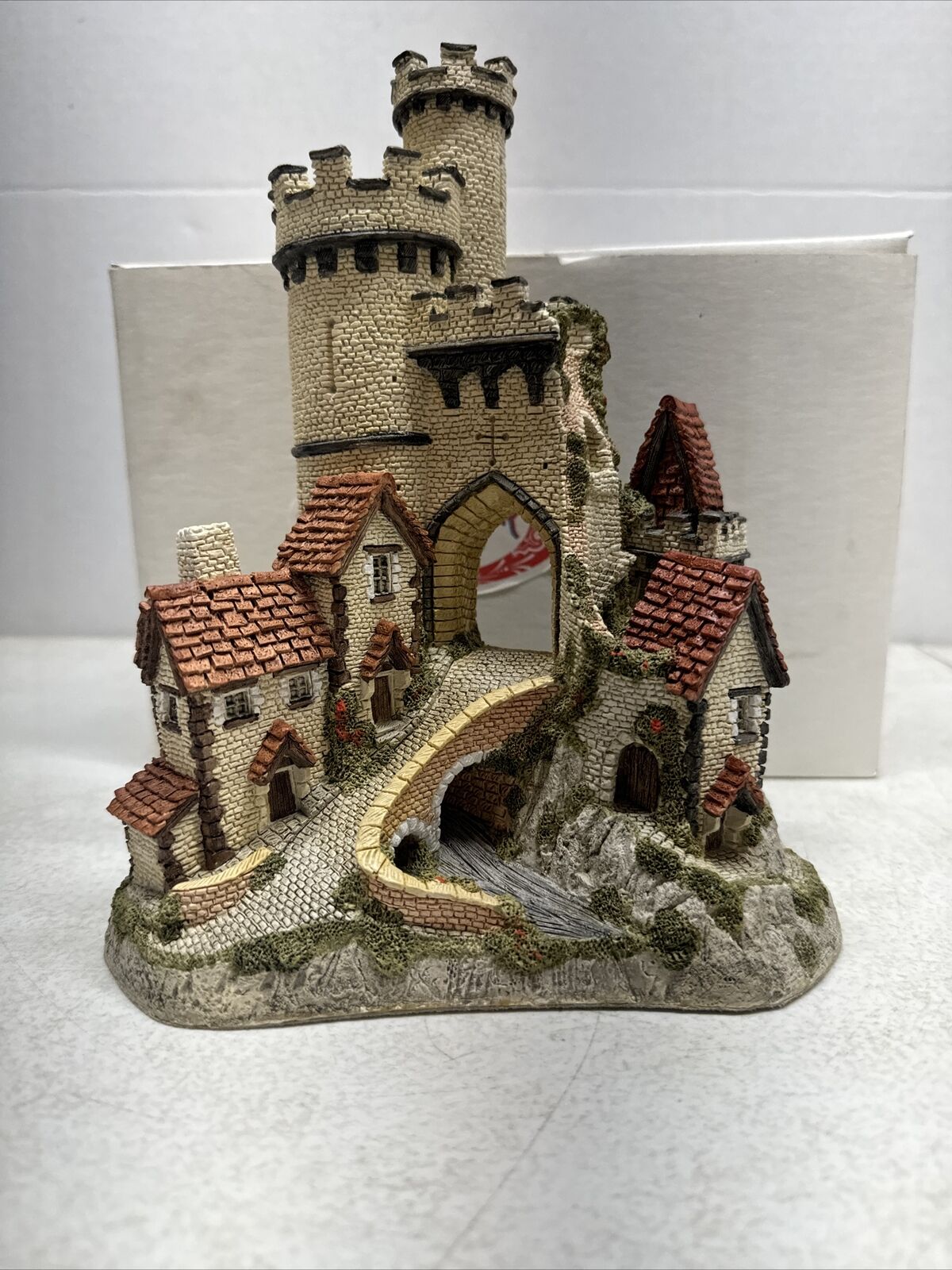 David Winter Cottages Castle Gate in Box John Hine Hand Made Hand Painted 1984