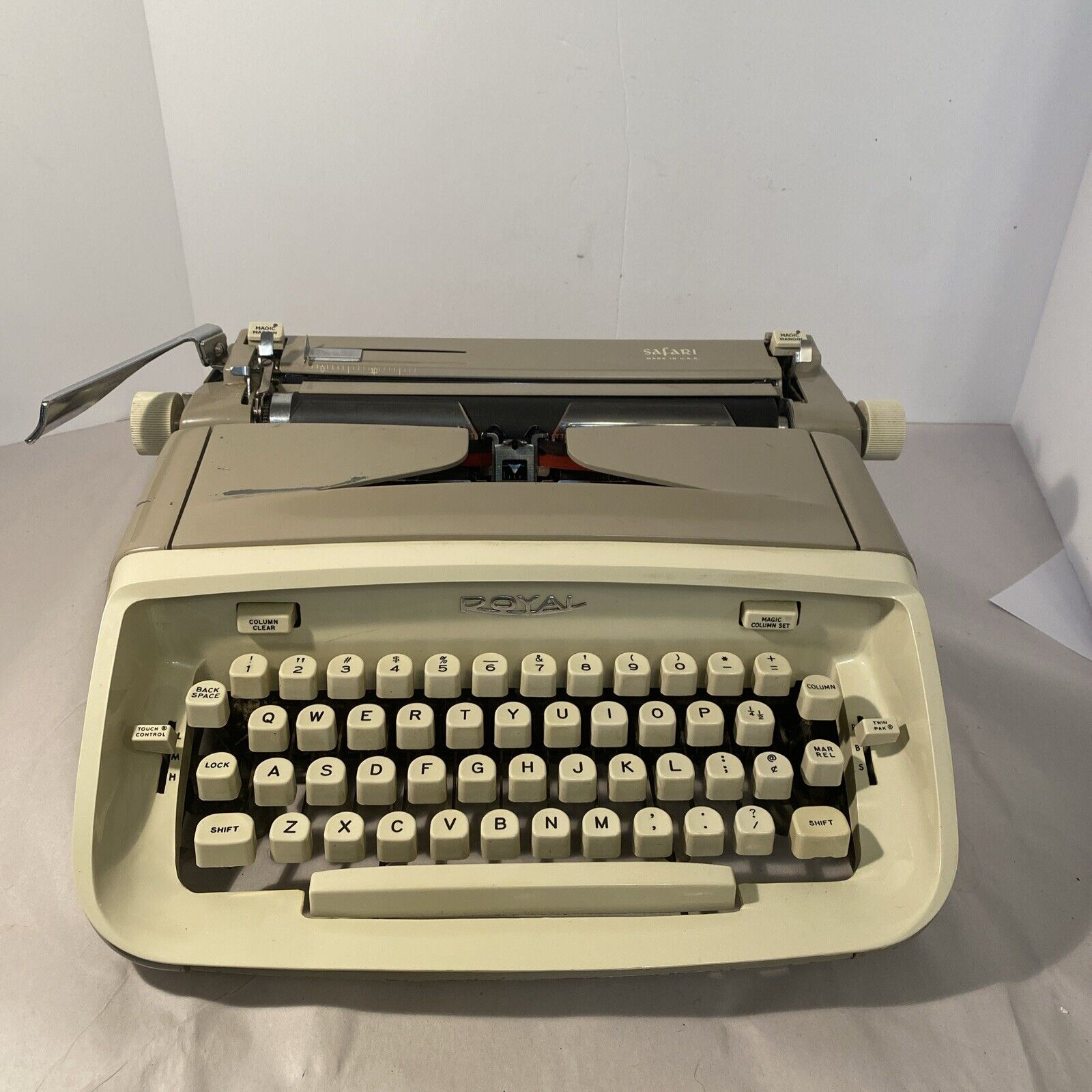Vintage Royal Custom Typewriter Magic Margin Tan w/ Case