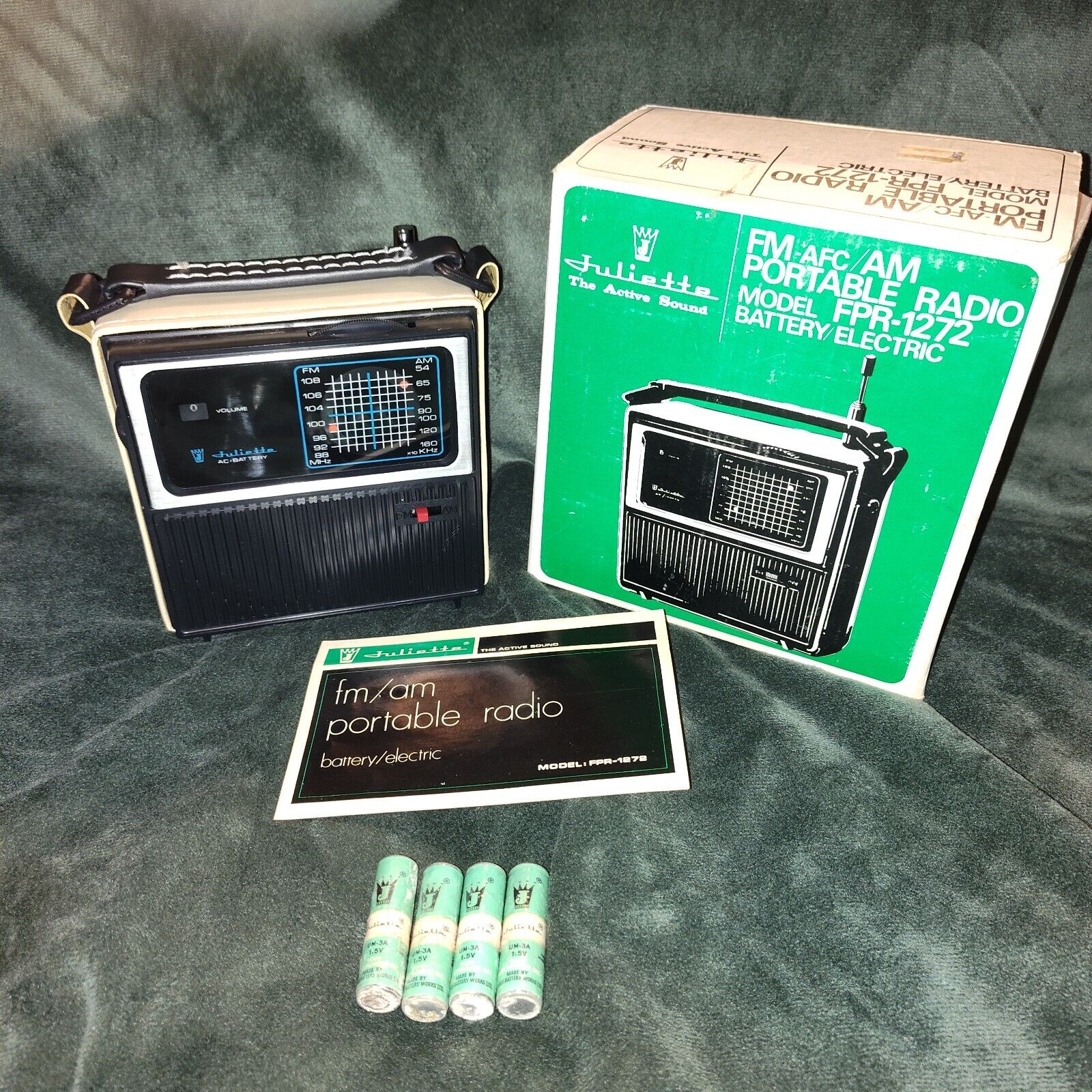 Vintage Juliette FM-AFC/AM Portable Radio Model FPR-1272 with Box & Manual