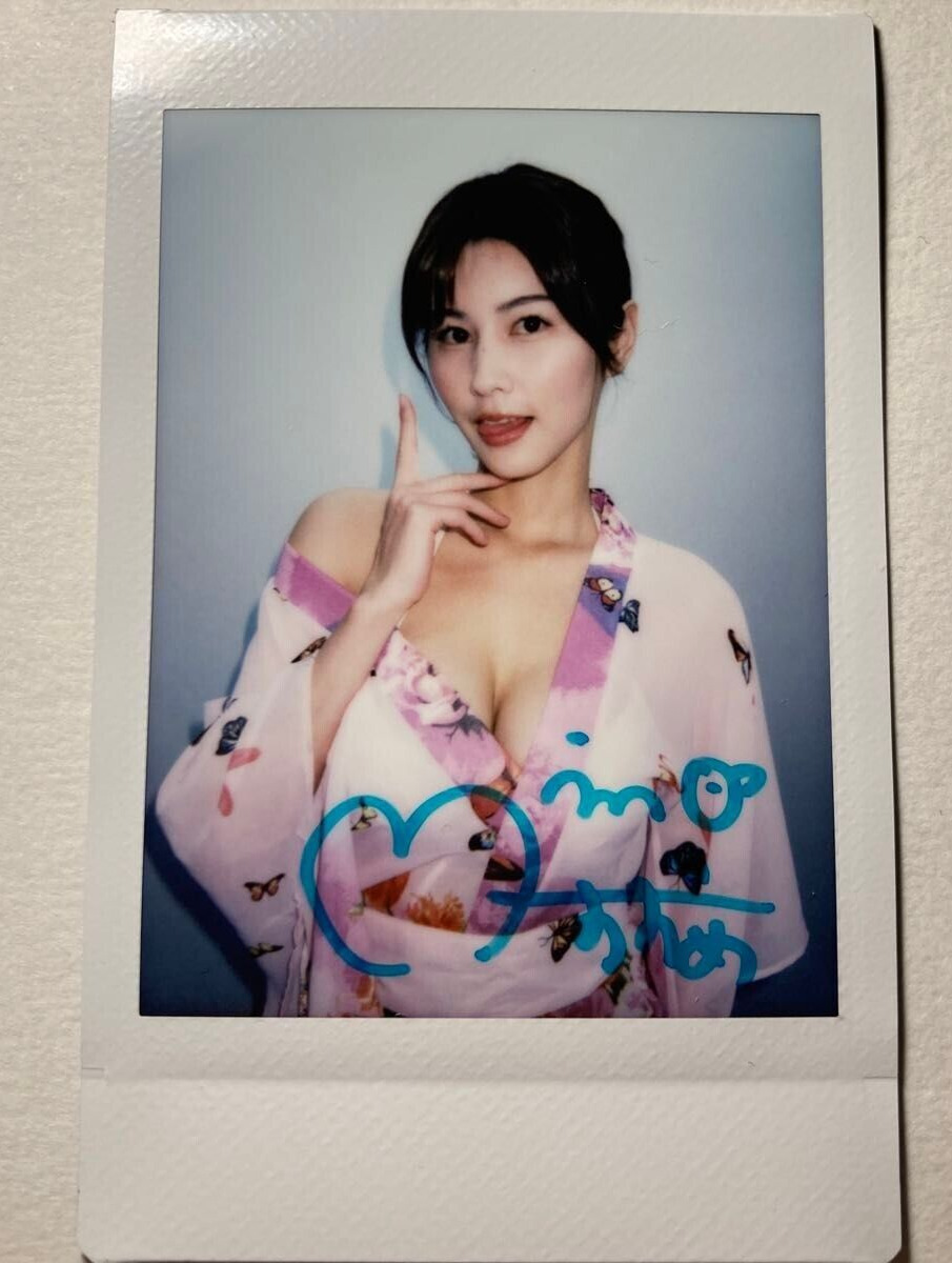 Suzume Mino Polaroid Photocard Signed Cheki Japanese
