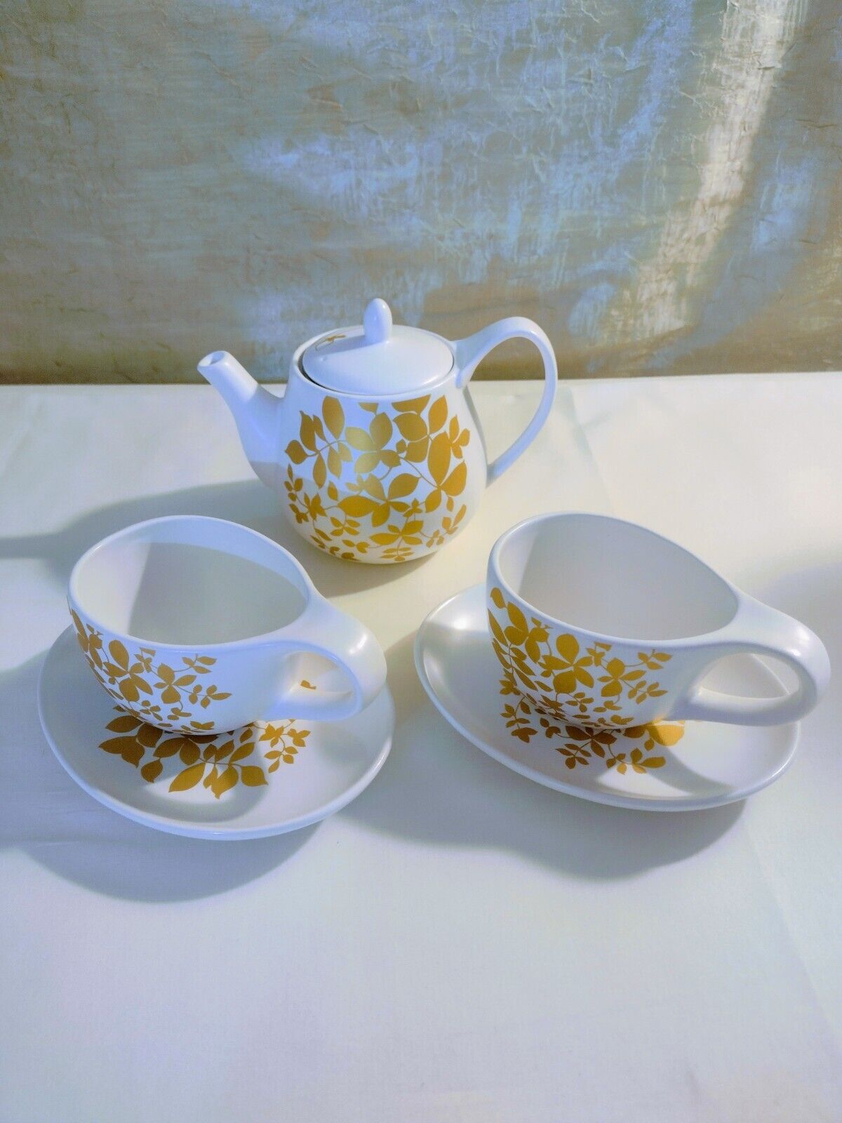 2014 Teavana Tea Pot Cups &  Saucer (7 Pc )Set Gold Leaves Fine Porcelain Taiwan