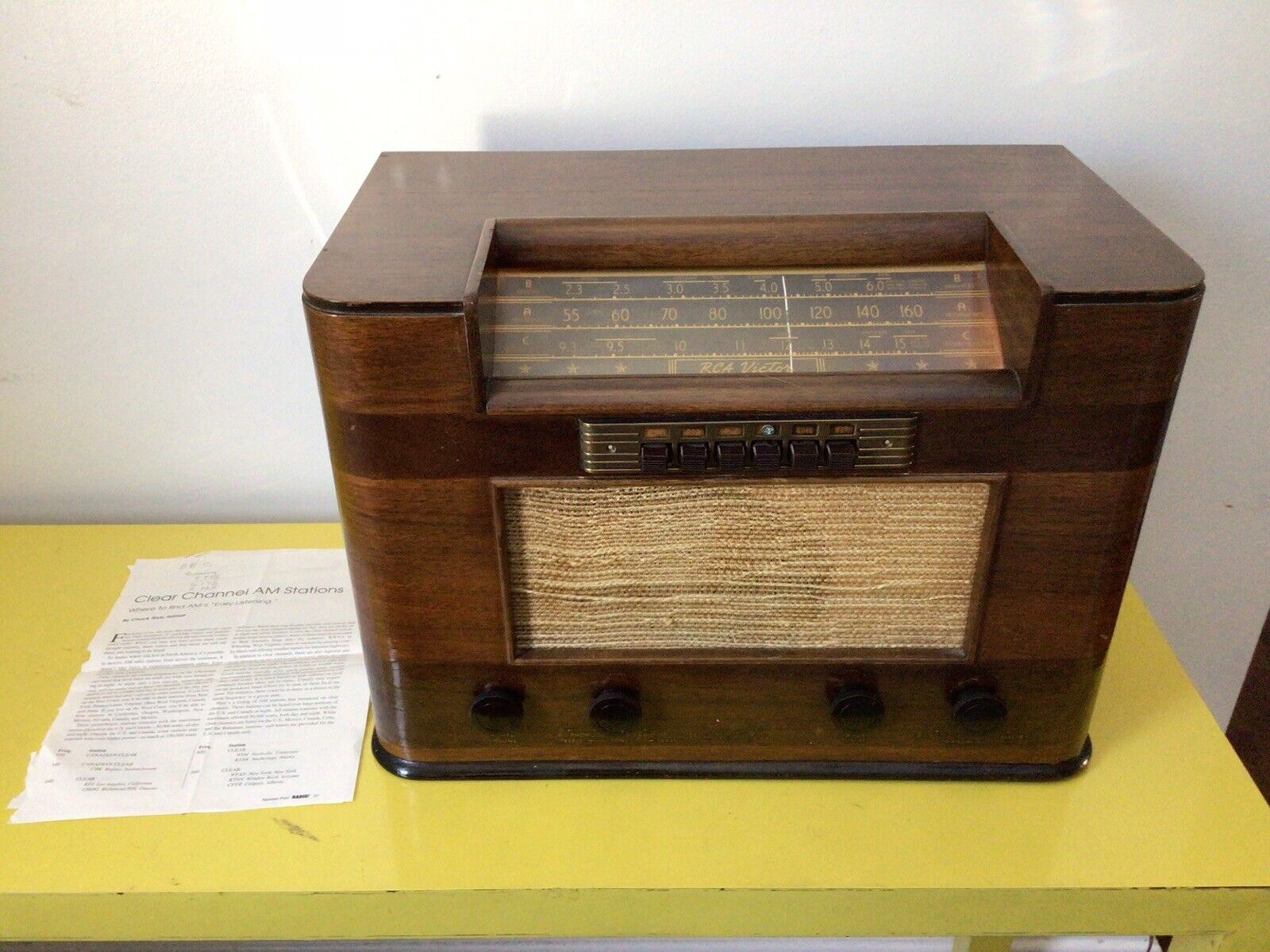 Vintage 1941 RCA Victor Model 28T Tube Table Top Radio Short Wave Wood Case