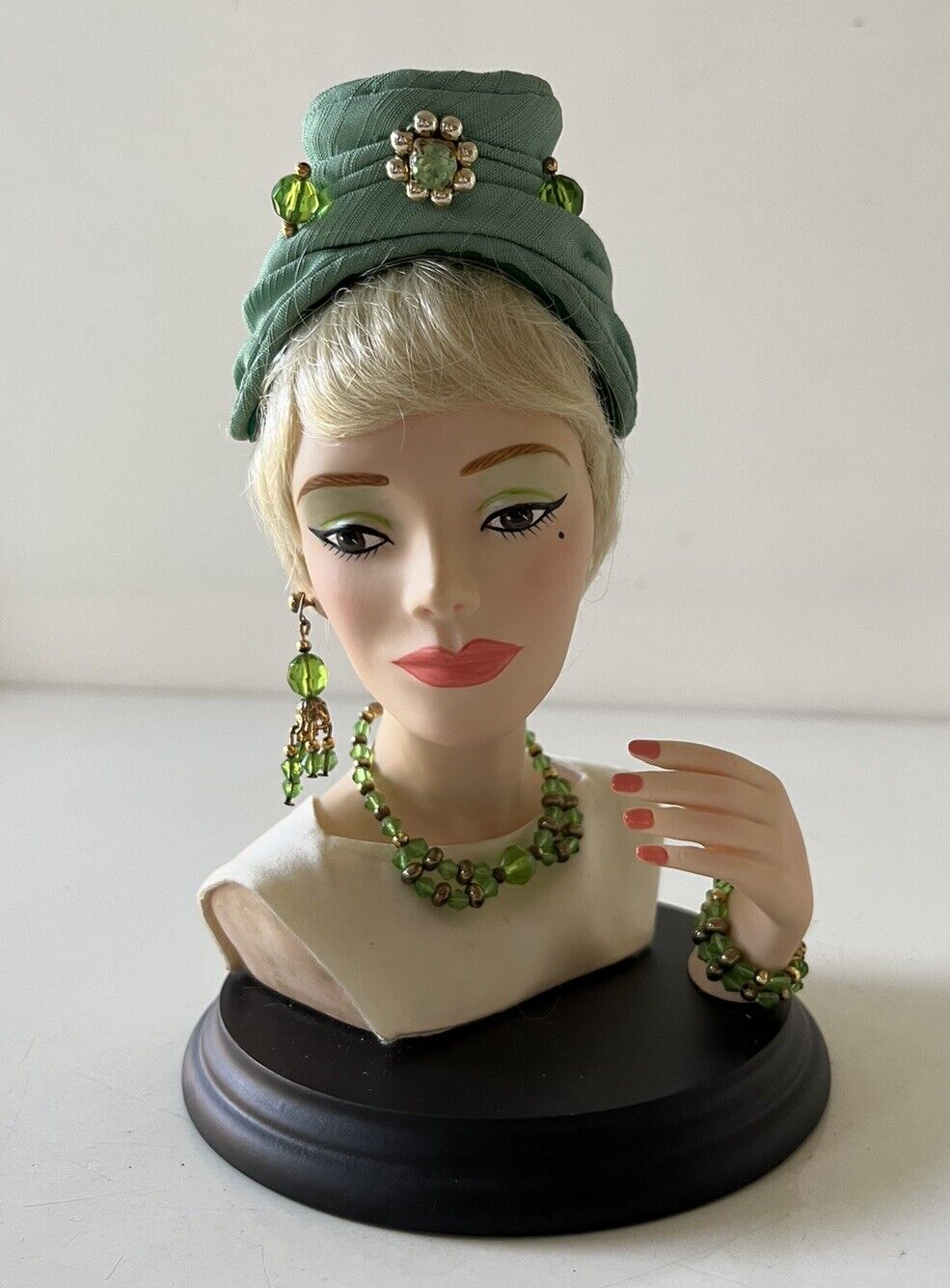 Vintage D.A.E. Originals Extravagance in Doll Design Lady Head Fashion Bust 