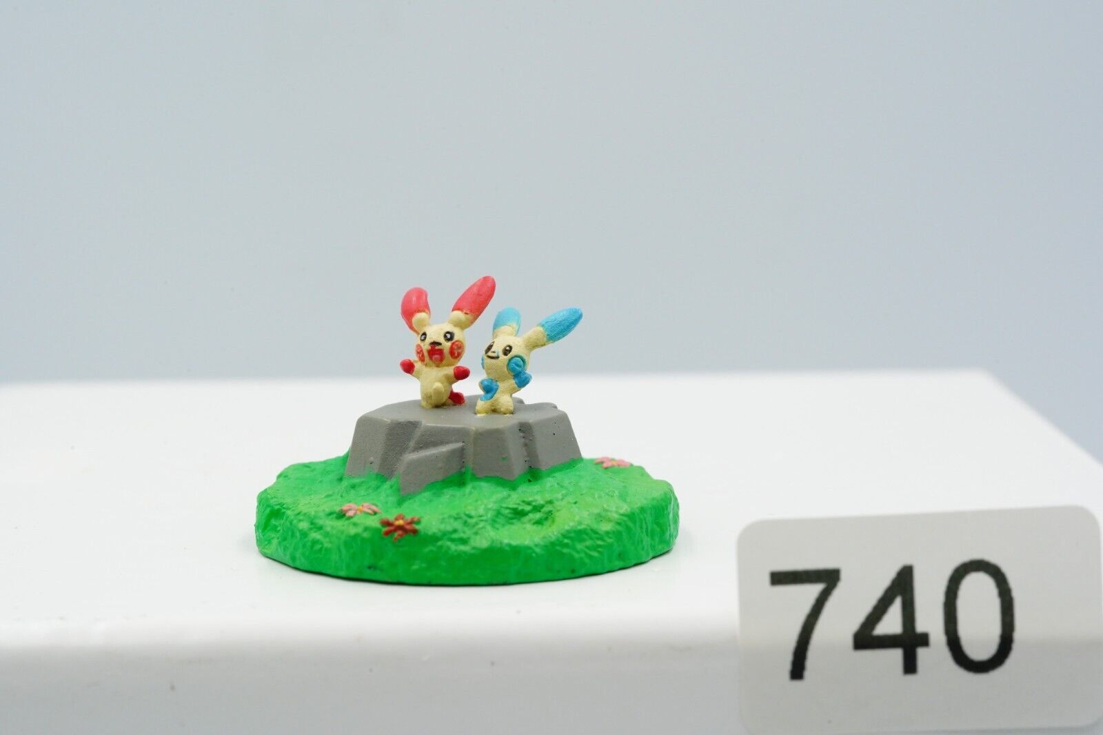   RARE yujin zukan minun plusle 1/40 scale  Figure Pokemon Japan *as photo*