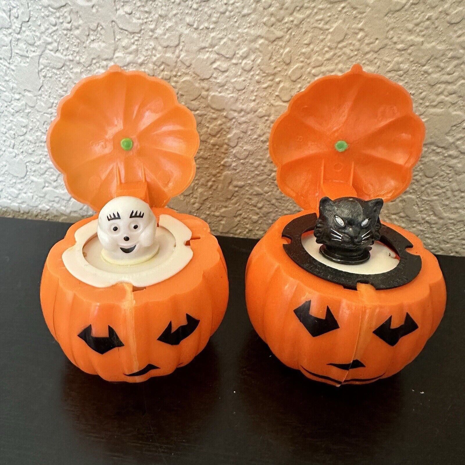 Vintage Halloween Pumpkin Pop Up Ghost Black Cat Novelty Squeaky Toy FUN WORLD