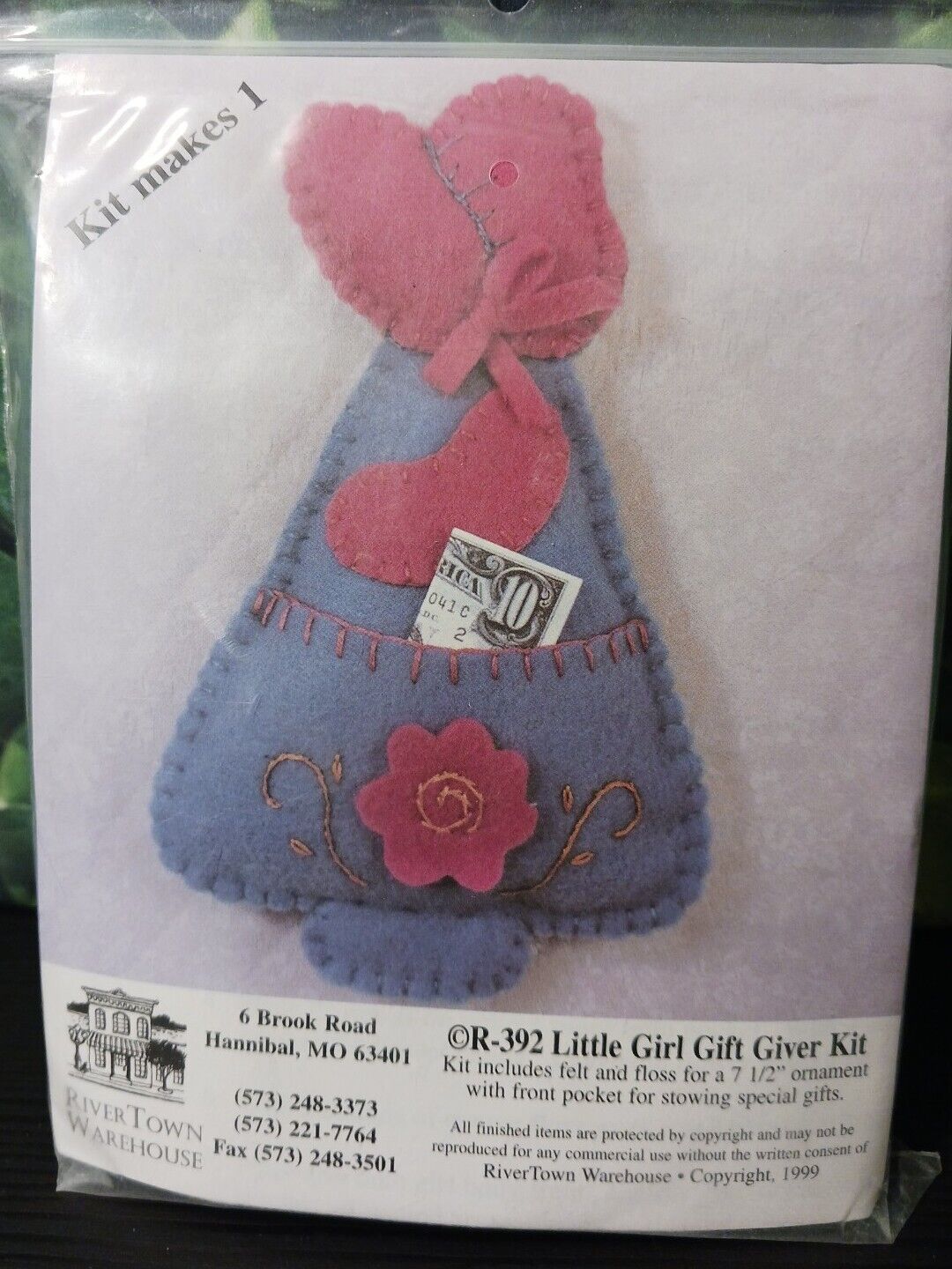 Felt Ornament Kit Little Girl Gift Giver Rivertown Warehouse Sunbonnet Girl NEW