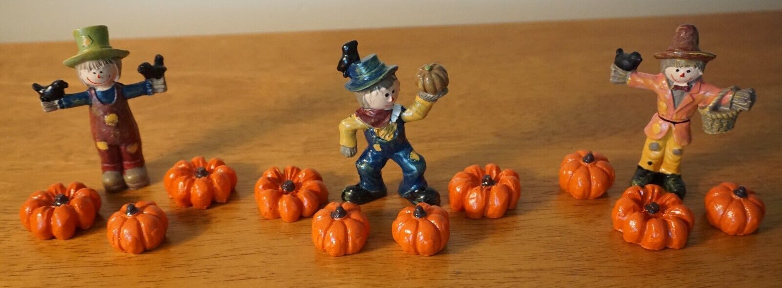 13 Piece Figurine Set 3 Scarecrows 10 Pumpkins Mini Halloween Fall Village NEW