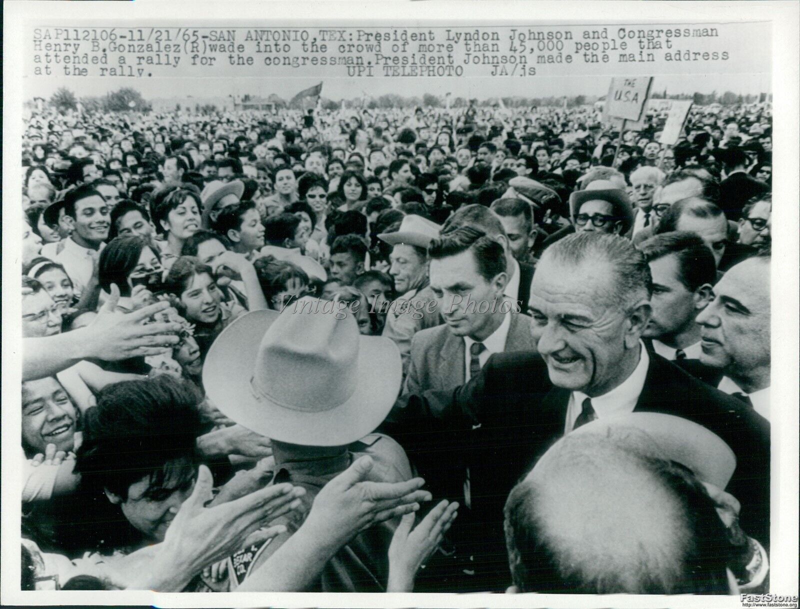 1965 Pres Johnson & Gop Rep Henry B Gonzalez At Tx Rally Politics Wirephoto 7X9