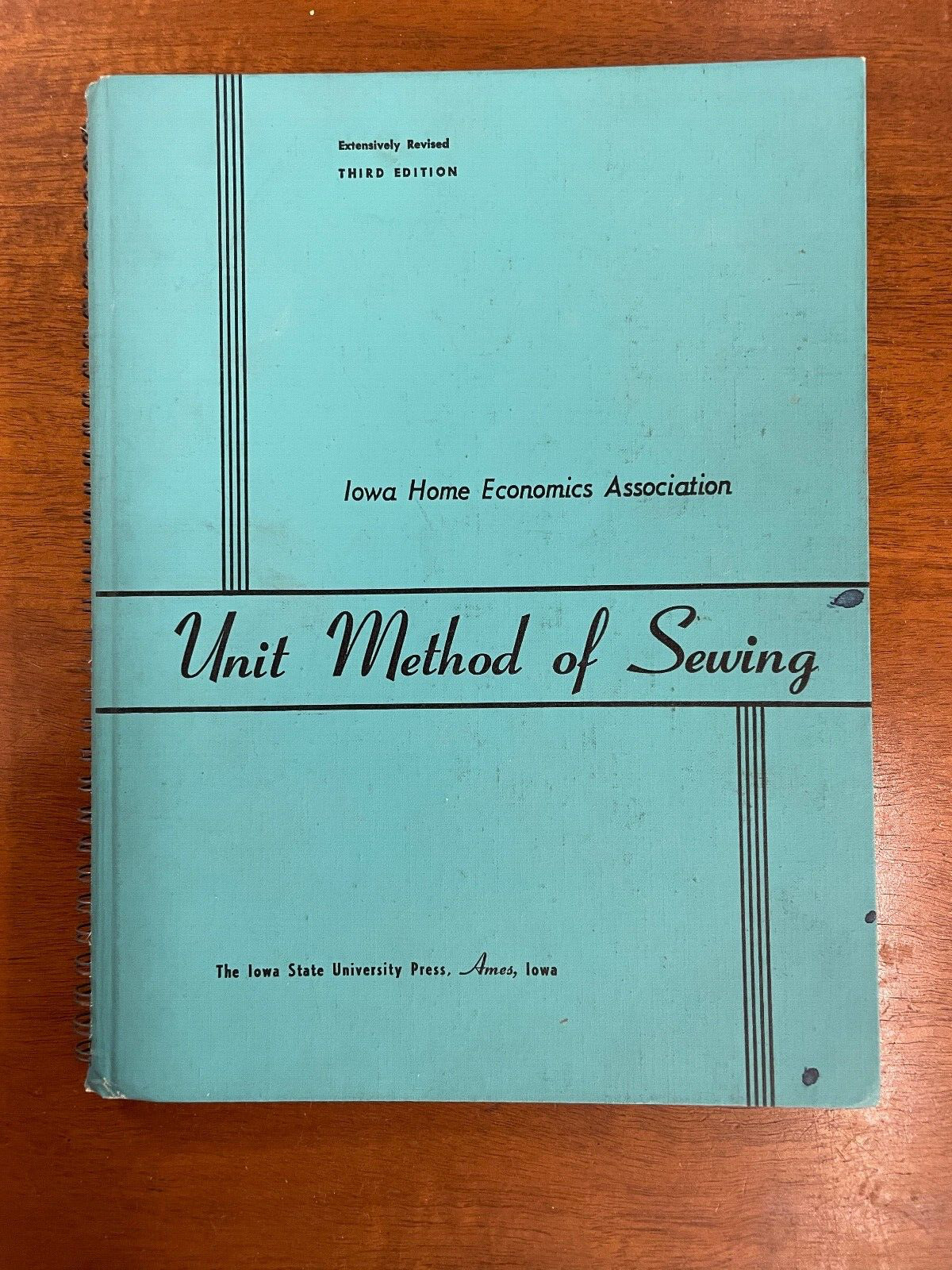 Unit Method of Sewing Iowa State Univ Press Home Economics  1961 edition