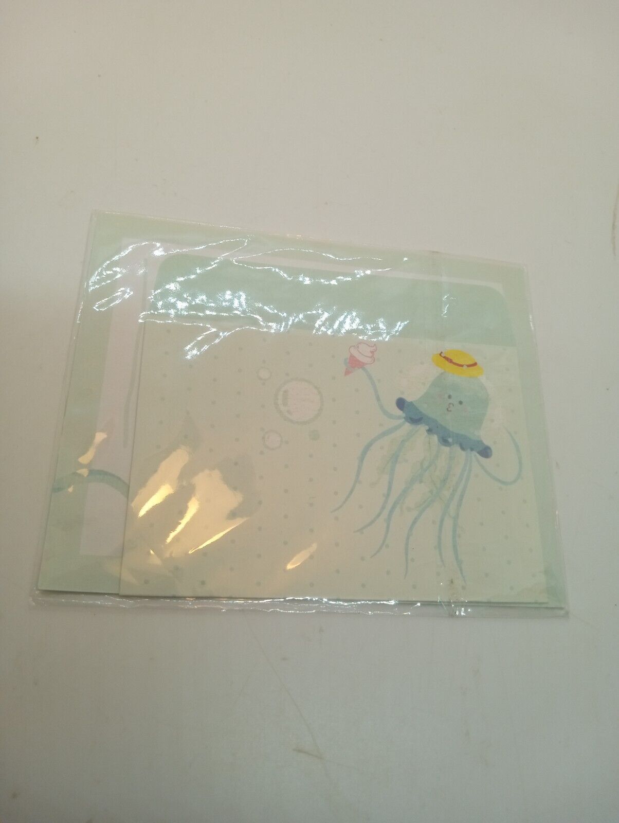 mini stationary jellyfish  stingray