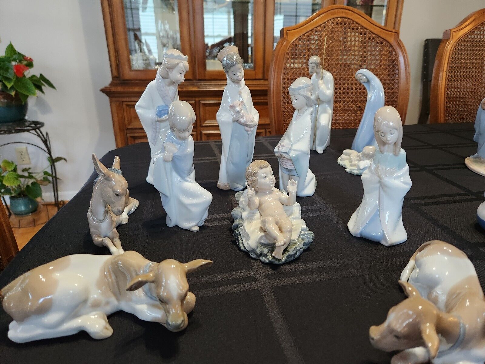 LLADRO Christmas Nativity Set, Nice Condition 9 Pieces Very Nice Safely Shipped