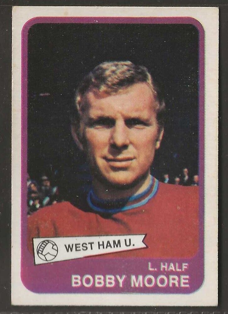 A&BC-FOOTBALL 1968 YELLOW BACK-#049- WEST HAM - BOBBY MOORE 