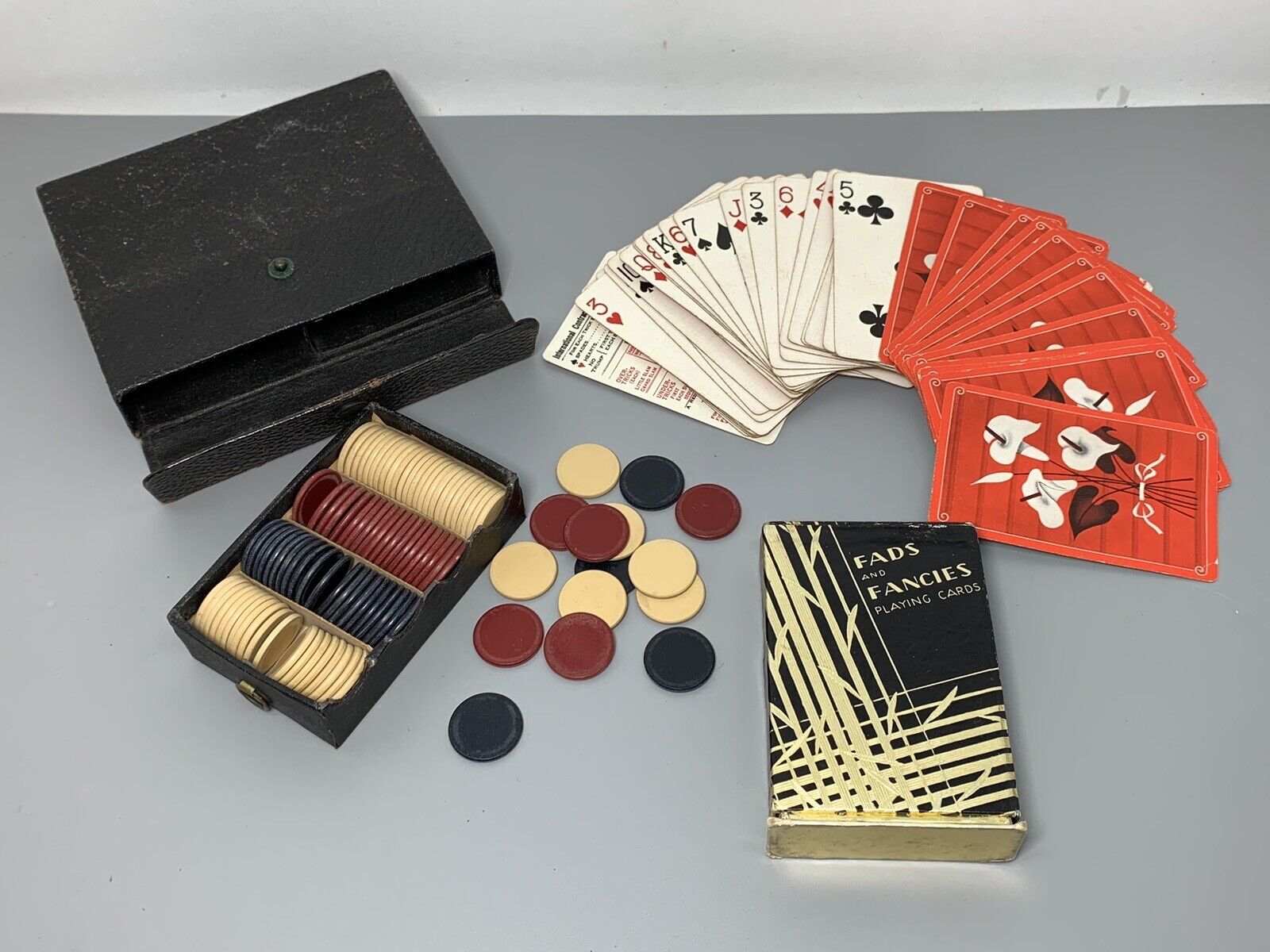 Antique Traveling Poker Set - Russell Playing Card - Fads & Fancies Orchid Back