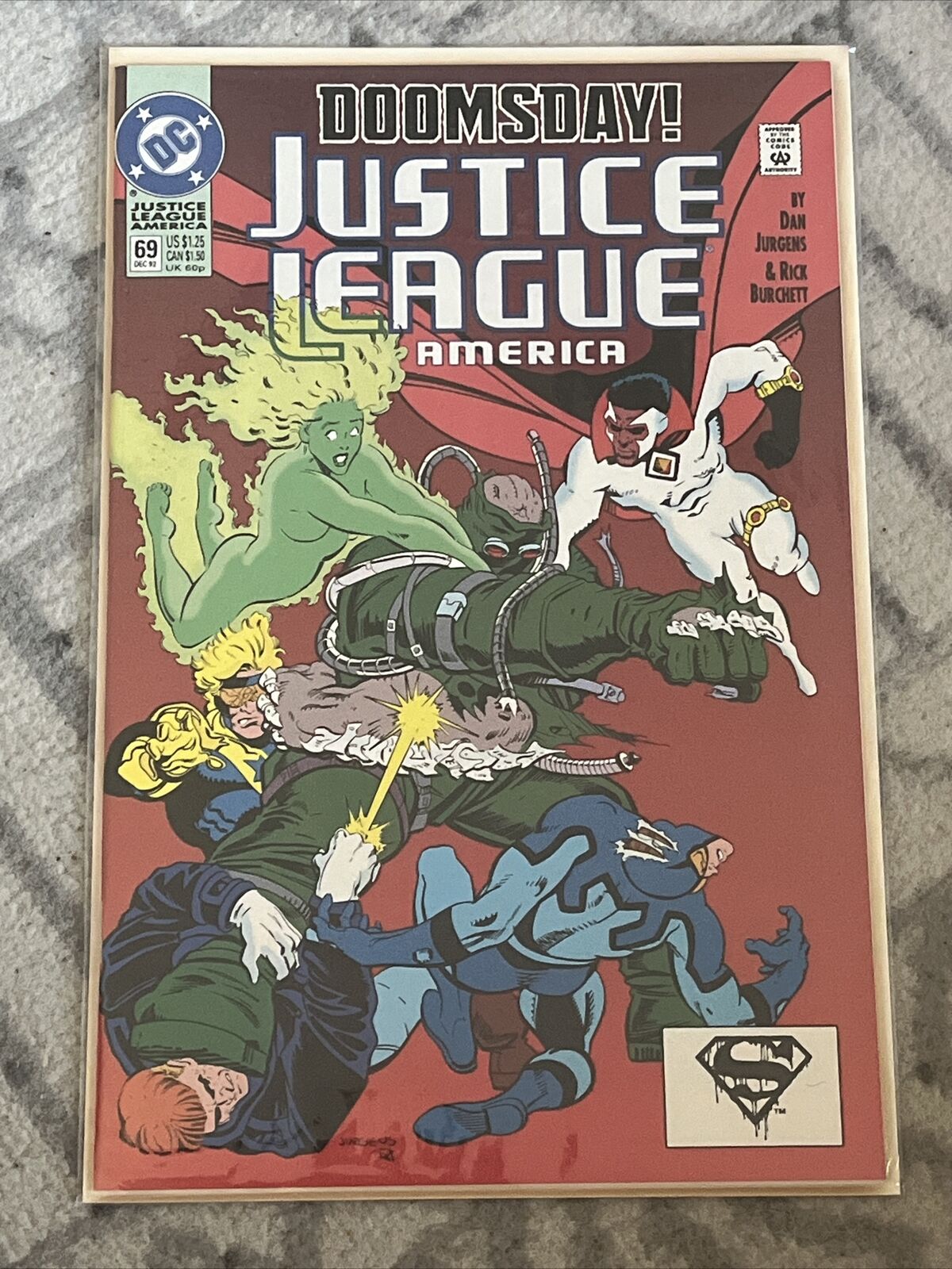 1992 DC COMICS JUSTICE LEAGUE AMERICA # 69 w/ DOOMSDAY in DOWN FOR THE COUNT