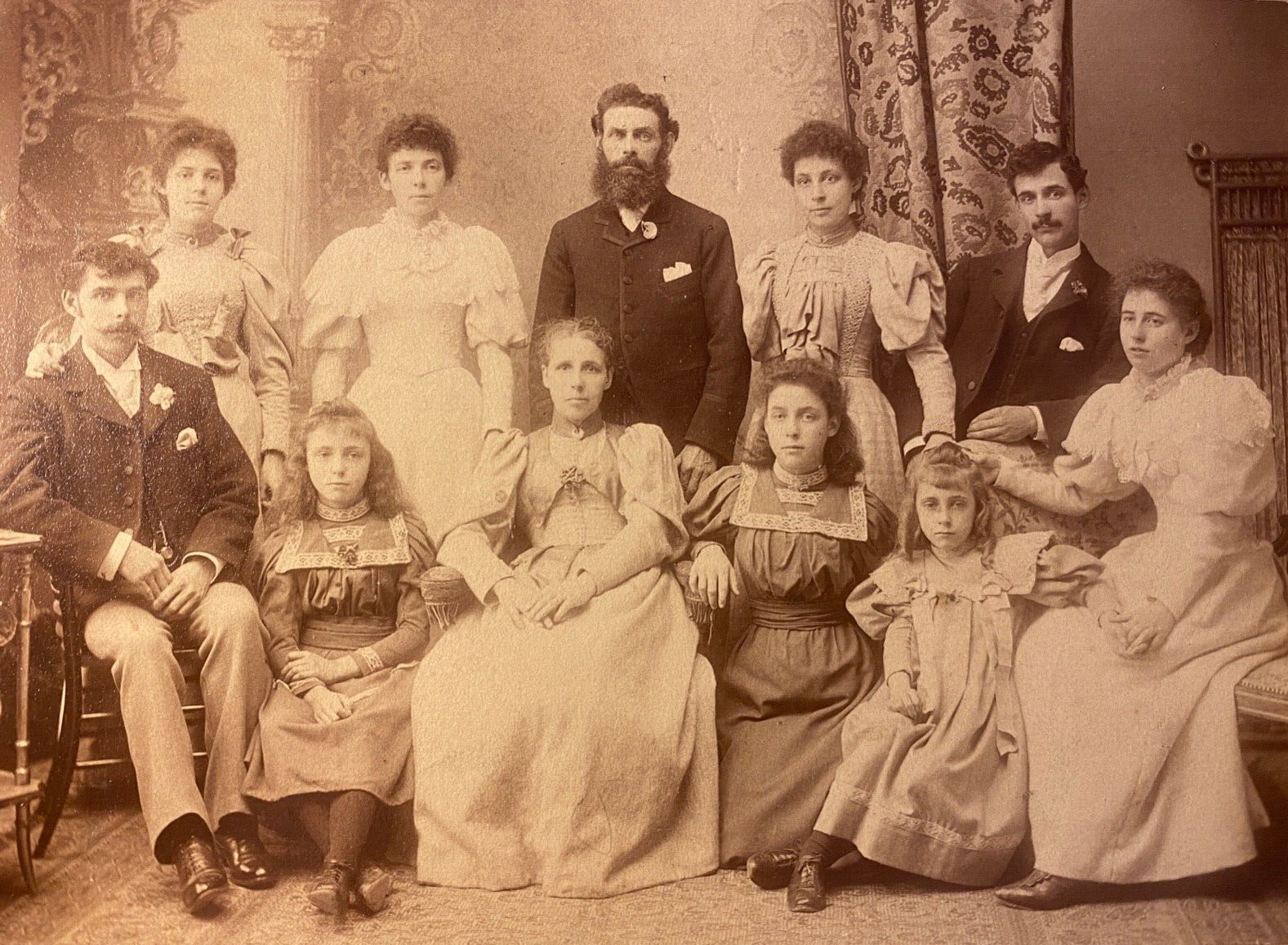 1880s LARGE FAMILY PORTRAIT antique 8.5x11 mounted photograph AMERICANA