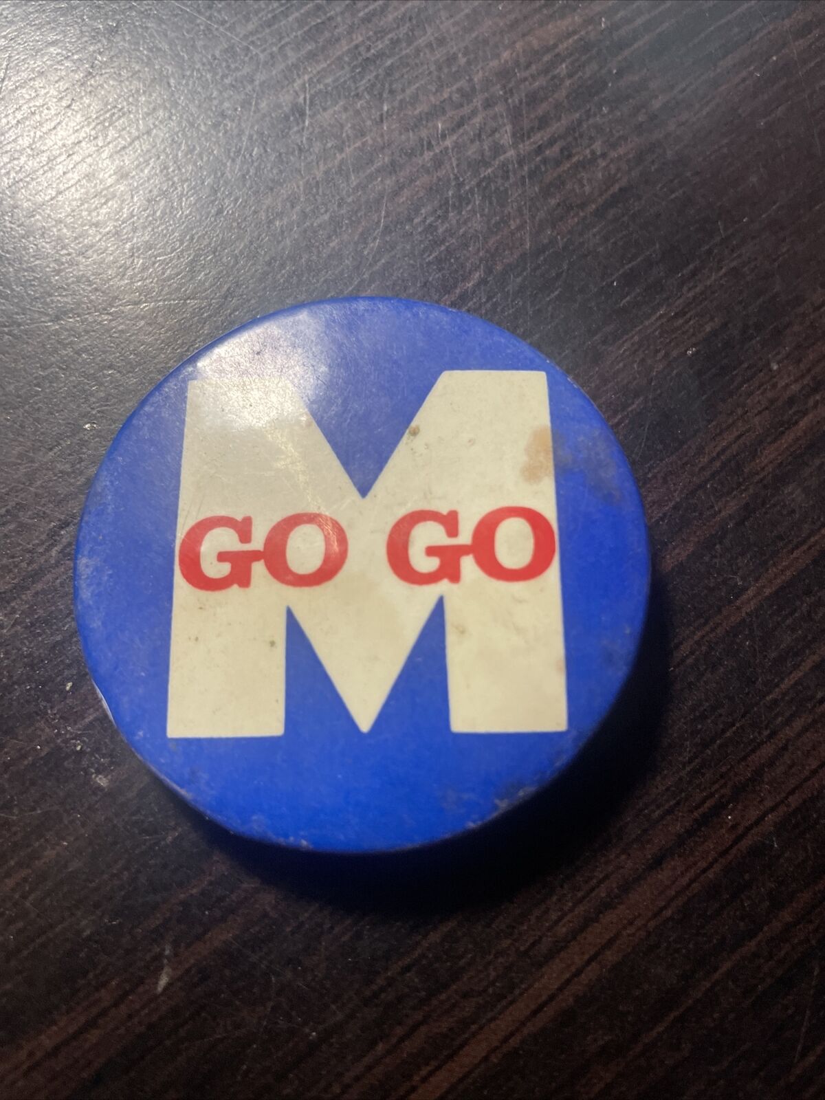 GO GO M VINTAGE PINBACK PIN BACK BLUE FIELD LARGE WHITE M & GO GO IN RED 