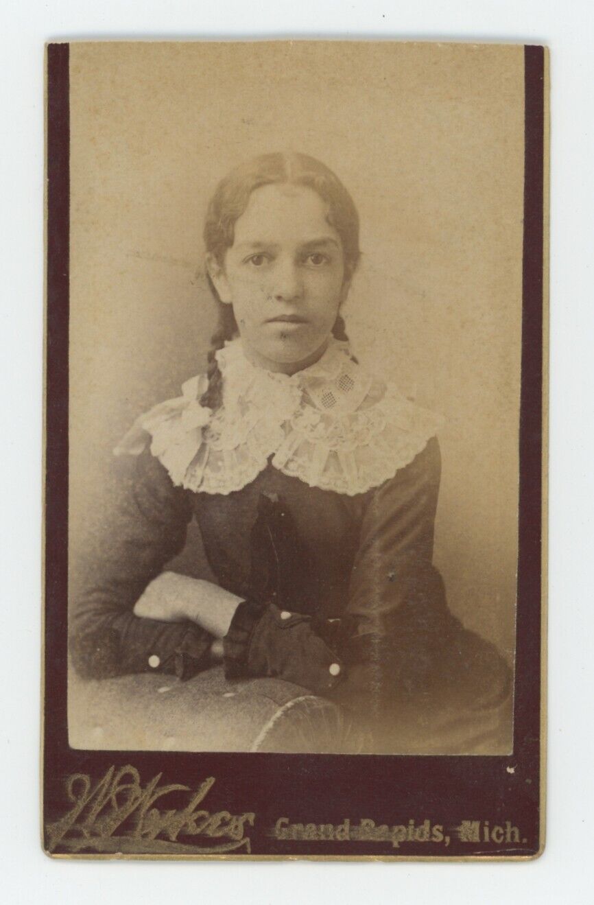 Antique CDV c1870s Beautiful Young Girl in Lace Collar Dress Grand Rapids, MI