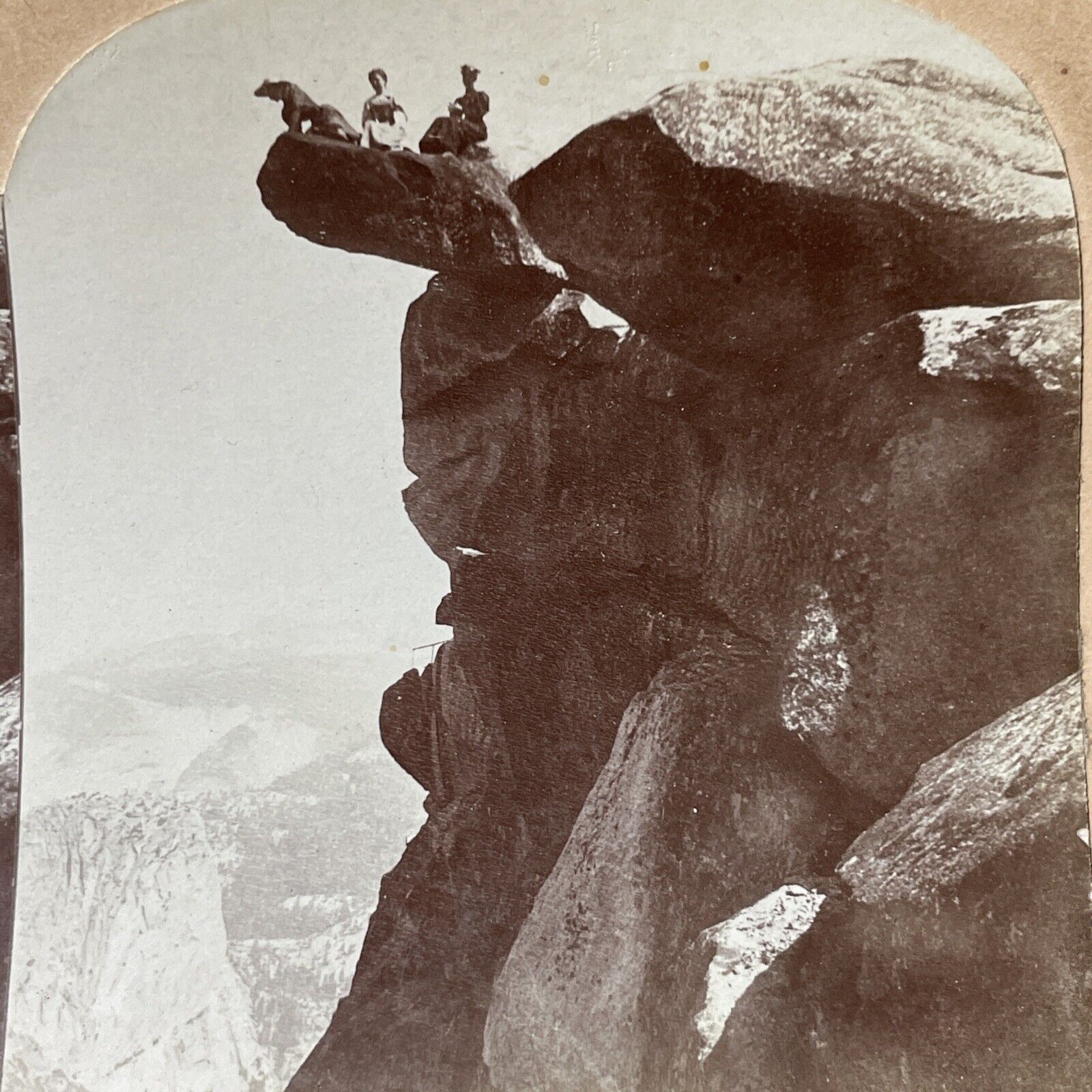 Antique 1899 Daredevils On Cliff Edge Yosemite CA Stereoview Photo Card V2846