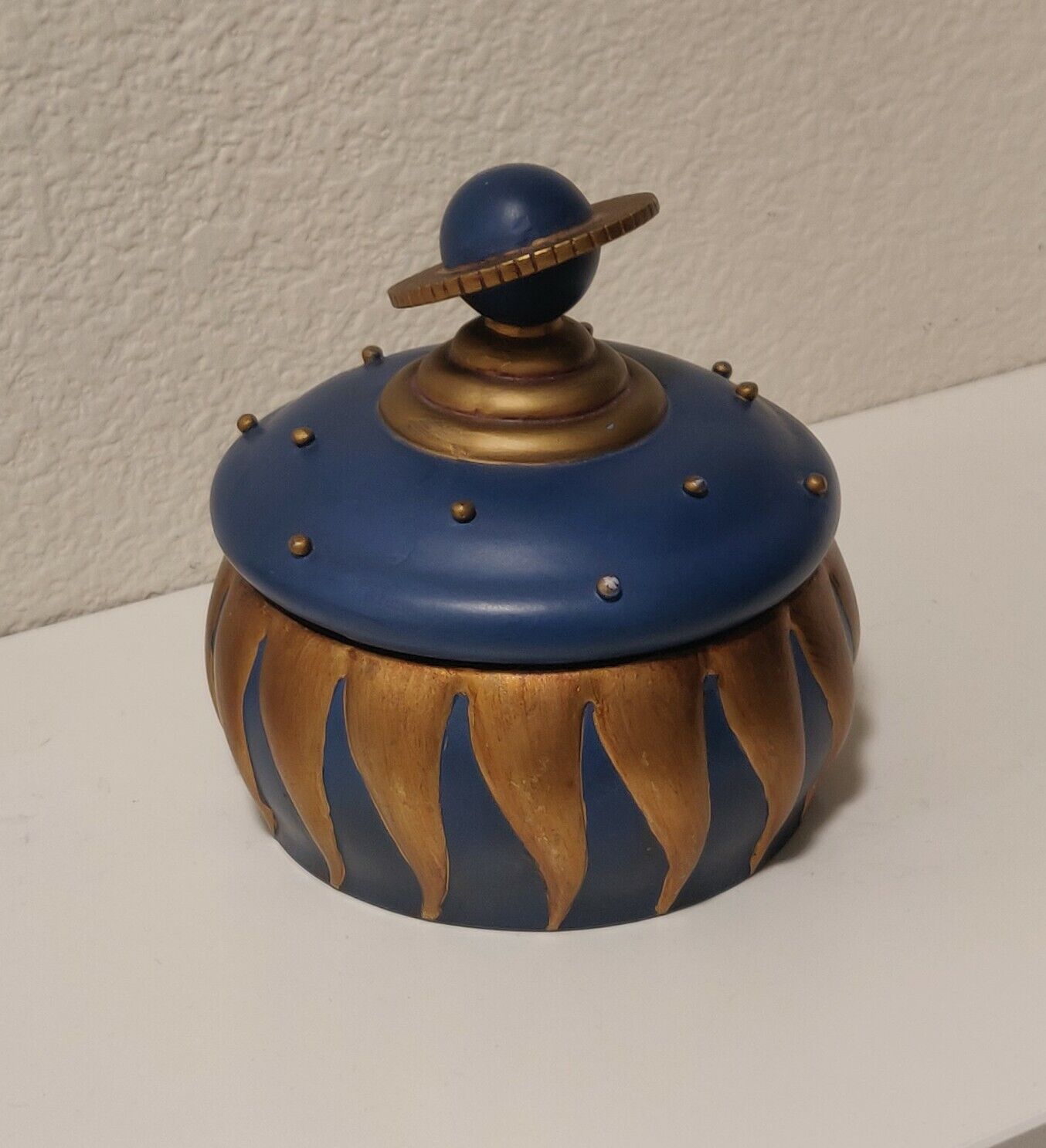 Vintage Vandor Celestial Collection Saturn Planet Blue & Gold Trinket Box 1992