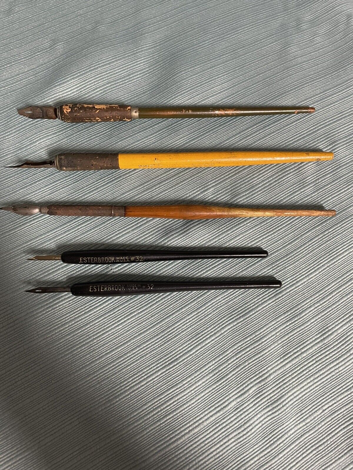 Vintage Lot of 5 Dipping Pens With Nibs