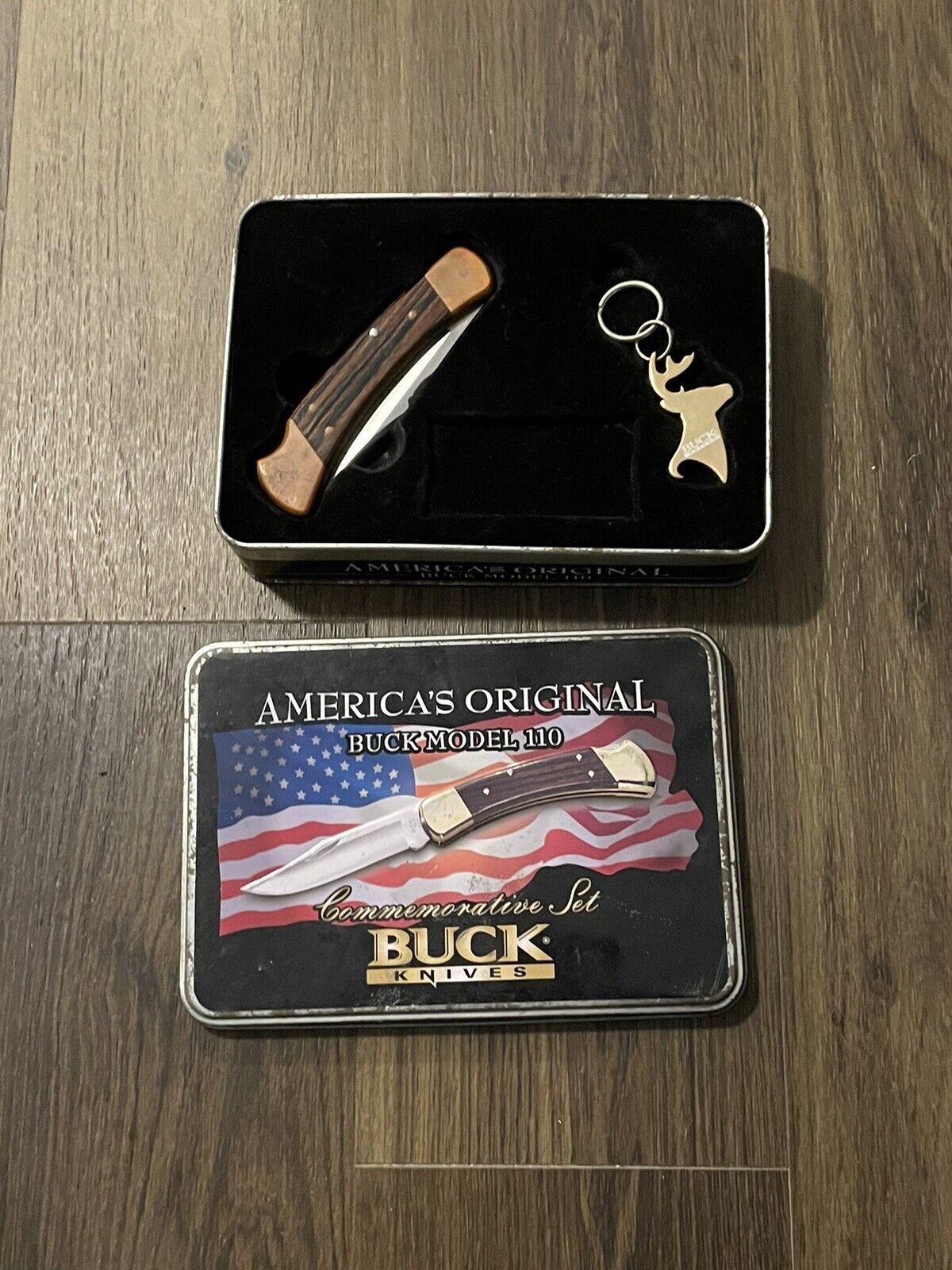 Unused 2005 Buck Knives 110 Commemorative Set Tin with keychain