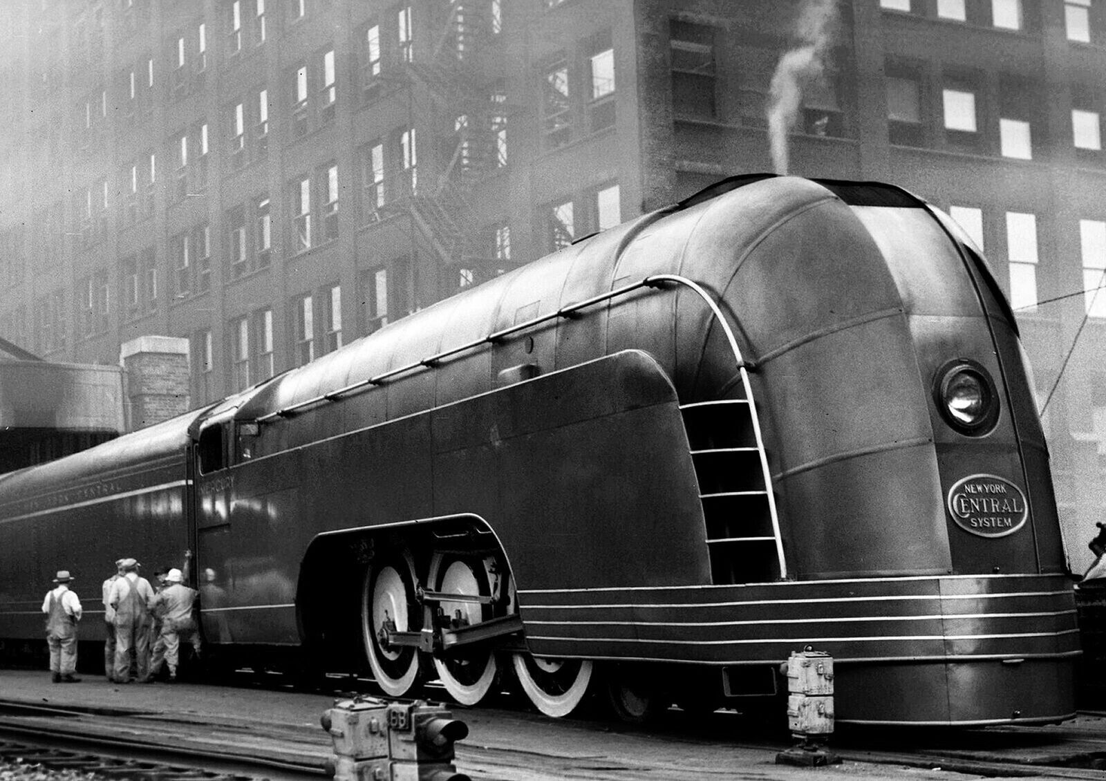 1930s NEW YORK STREAMLINER Train on Railway Tracks Classic Picture Photo 8x10