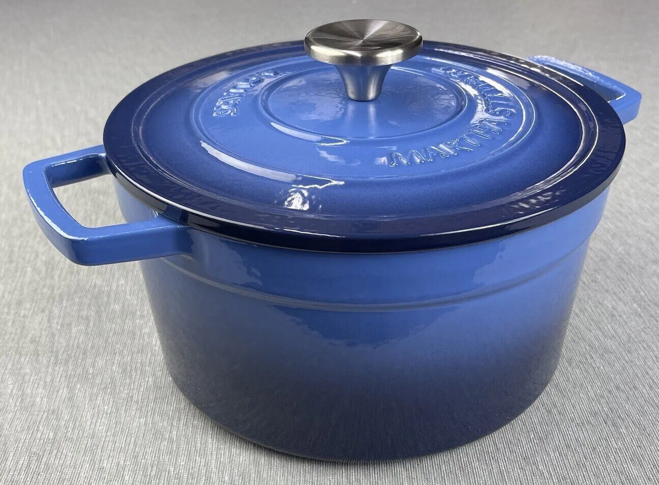 MARTHA STEWART COLLECTOR'S ENAMELED CAST IRON 4 QT ROUND COVERED DUTCH OVEN