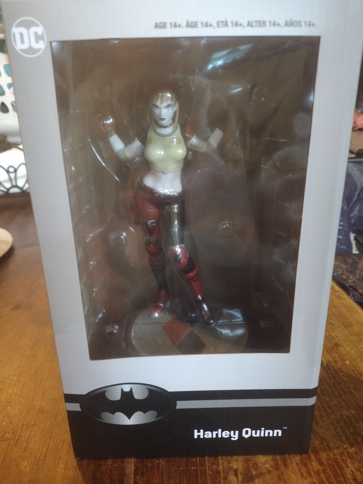 Harley Quinn DC comic Figure Chronicle collectables