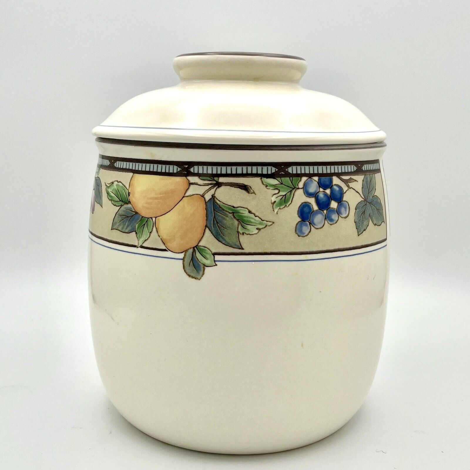 Vntg Mikasa Intaglio Canister Garden Harvest CAC29 Rubber Seal 8”
