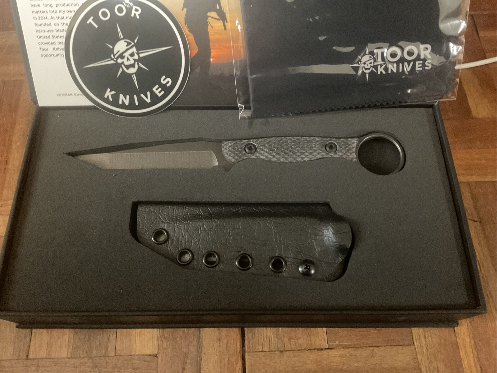 Toor Knives - Serpent T  Carbon - STORE DISPLAY