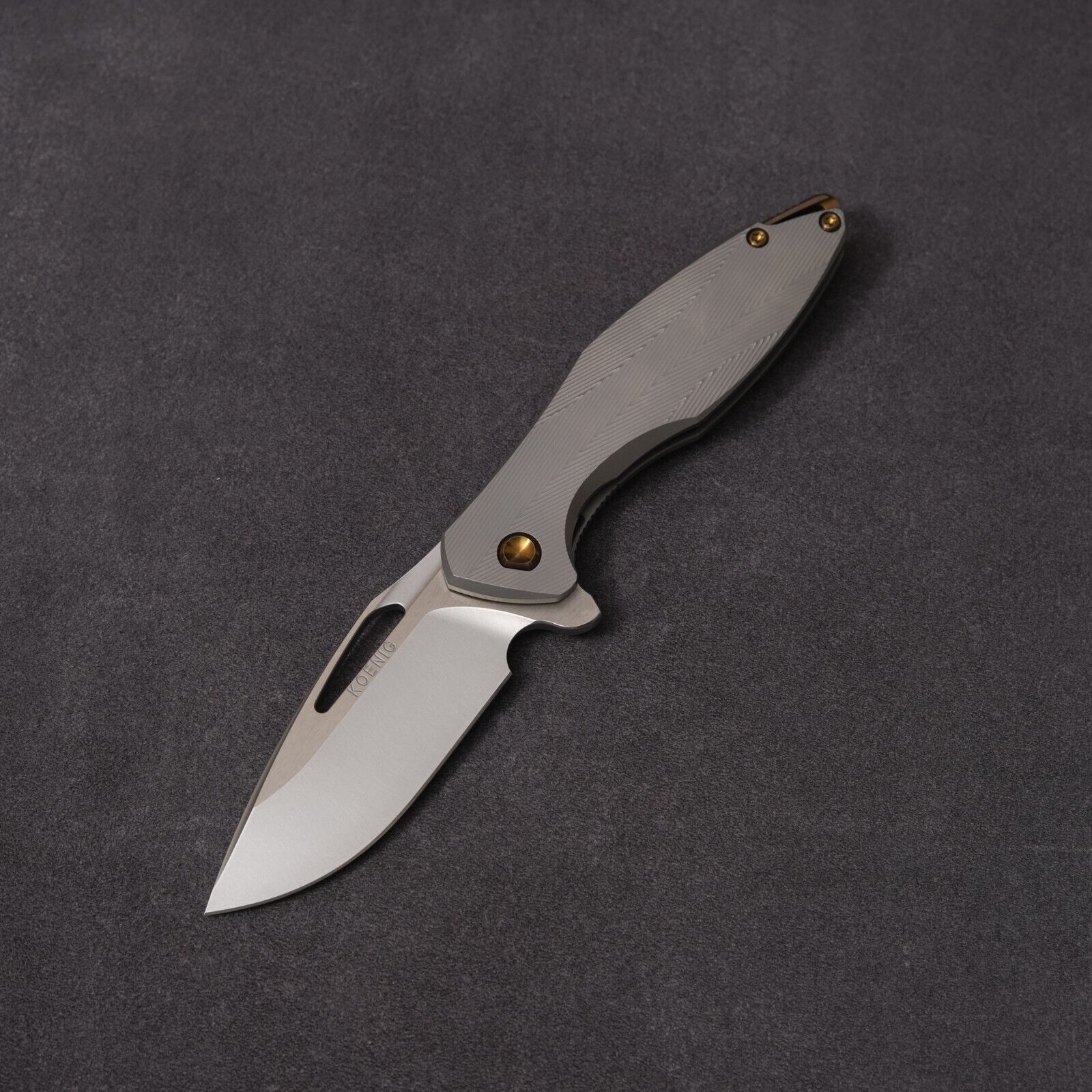 Koenig Knives Mini Arius - Patterned Titanium / Bronze Hardware / M390