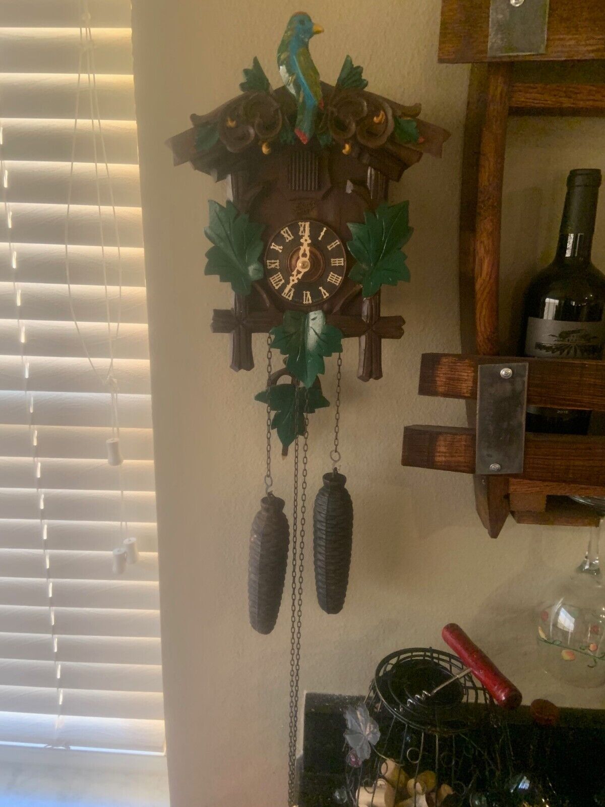 VINTAGE 8 DAY CUCKOO CLOCK WORKING COLORFUL PERCHED BIRD