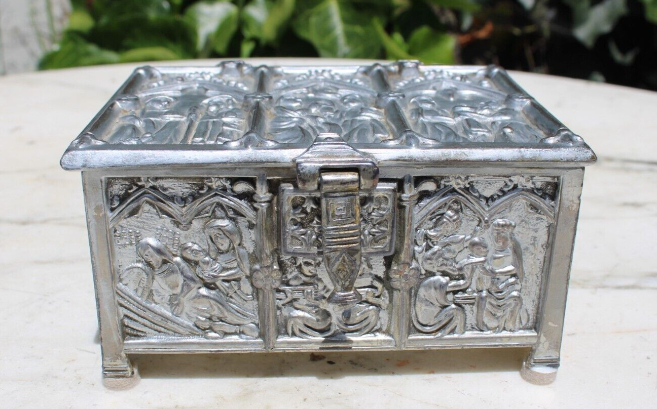 Vintage Neo-Gothic Reliquary Jewelry or Pilgrim Box in Pewter Japan