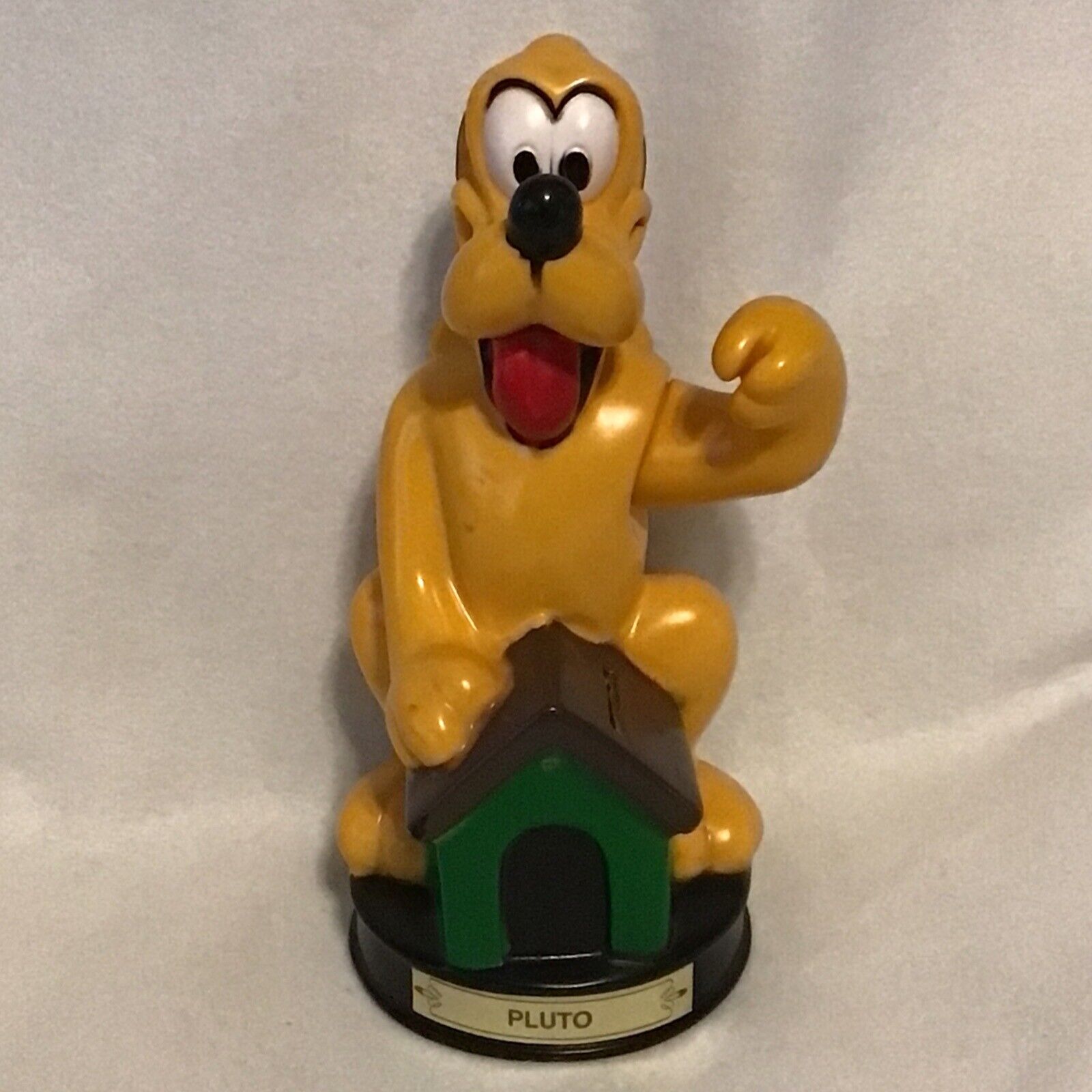 Vint 1970s Disneys Animal Toy Plus Pluto Plastic Dog House Coin Bank Movable Arm