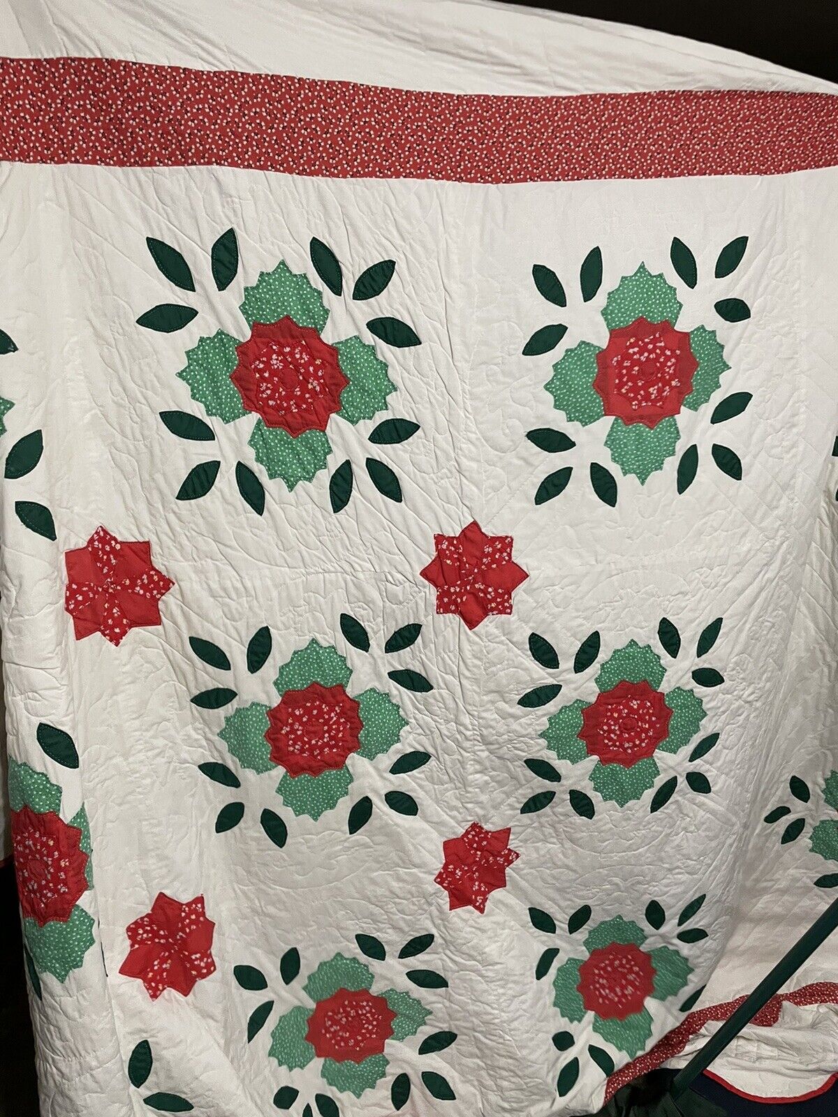 Antique Floral Quilt Vintage With Scalloped Edge - Floral Quilting