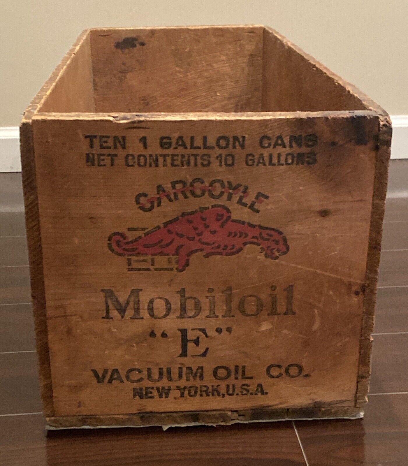 Mobiloil Gargoyle “E” Motor Oil Ten 1 Gallon Cans Wood Crate Box 28” Long 1930’s