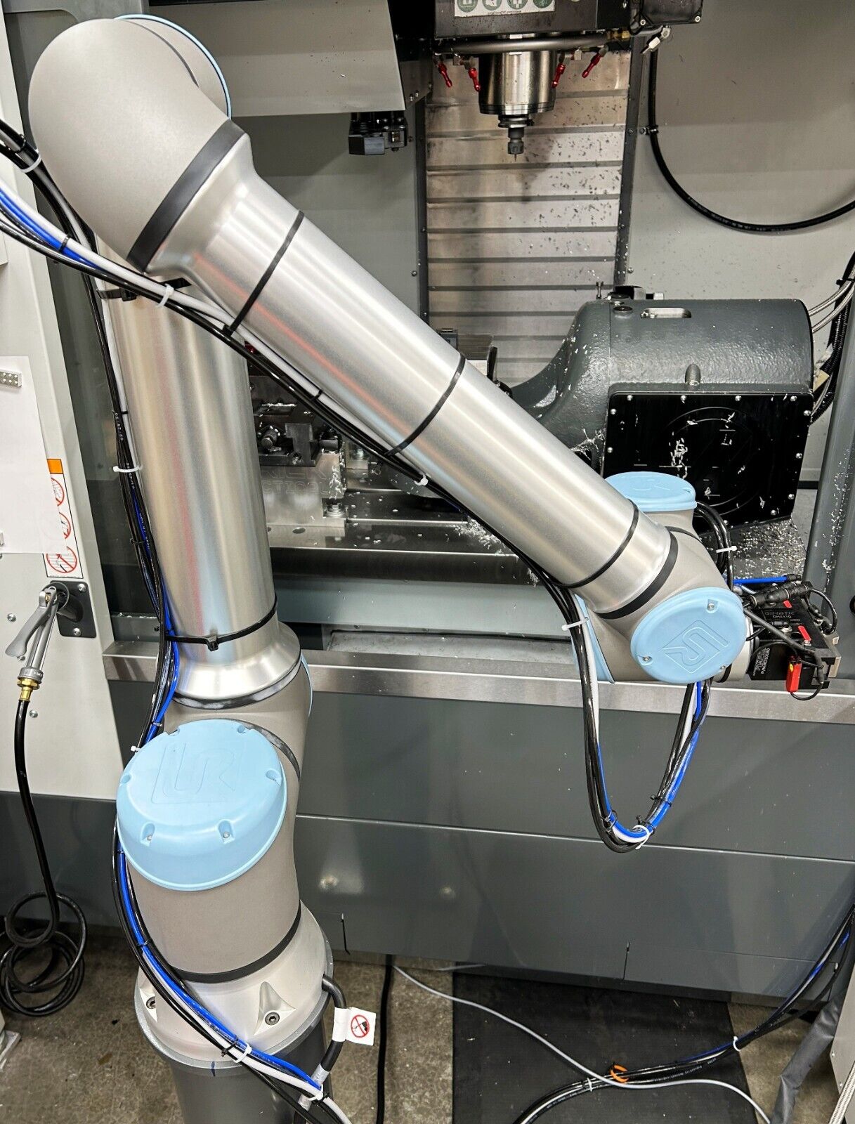 Universal Collaborative Robot UR-10E with 30 Pallet Pool, Gripper and Stand