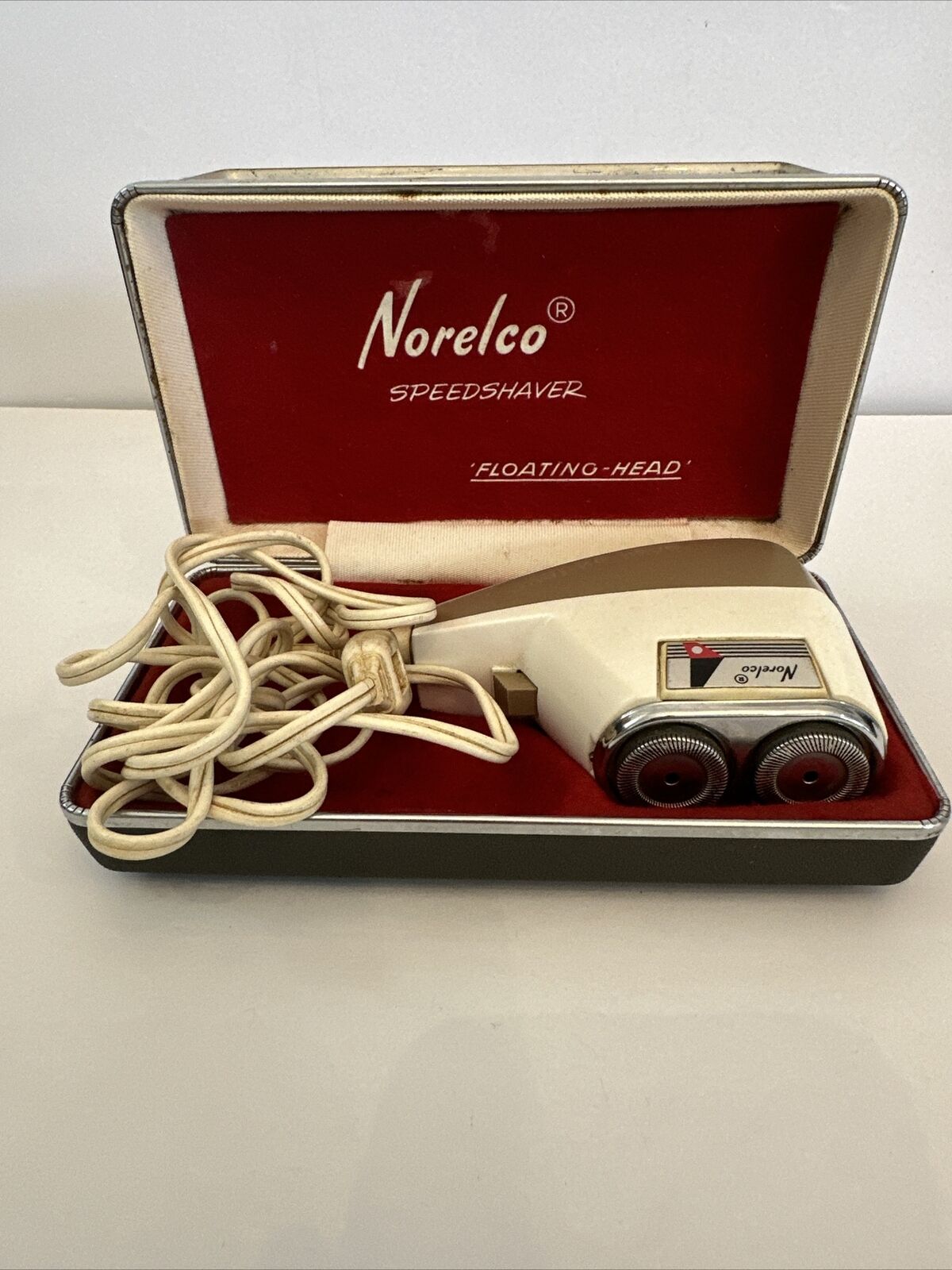 VTG Norelco Floating Head Speed Shaver with Case White Red TESTED