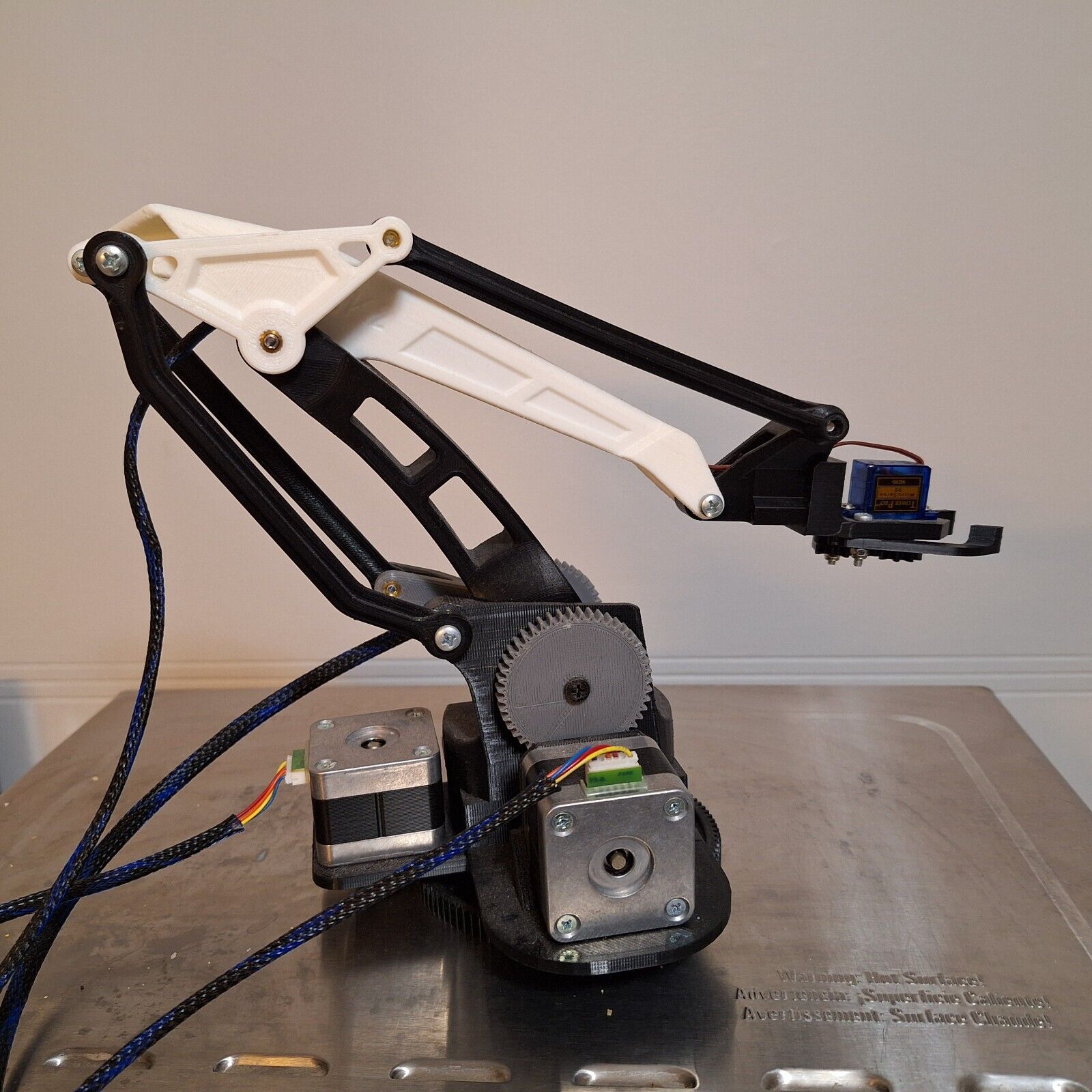 3D Printed Robot Arm with Stepper Motors for DIY