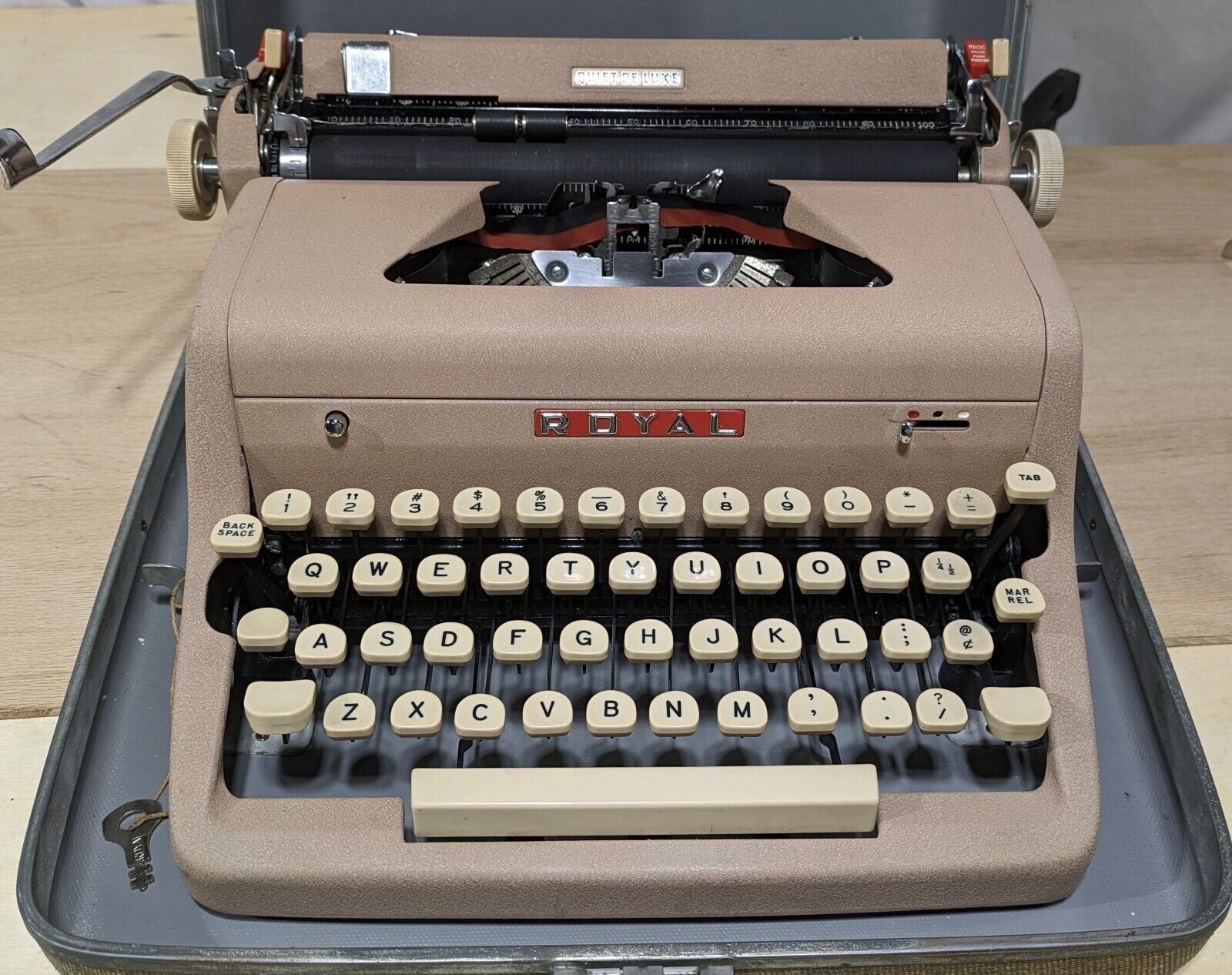 Vintage 1950's Royal Quiet De Luxe Typewriter w Original Tweed Case Tan/Peach