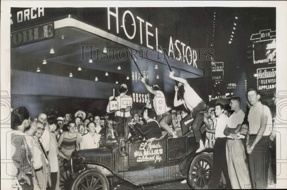1953 Press Photo Shriner\'s convention at Hotel Astor in New York - nei18934