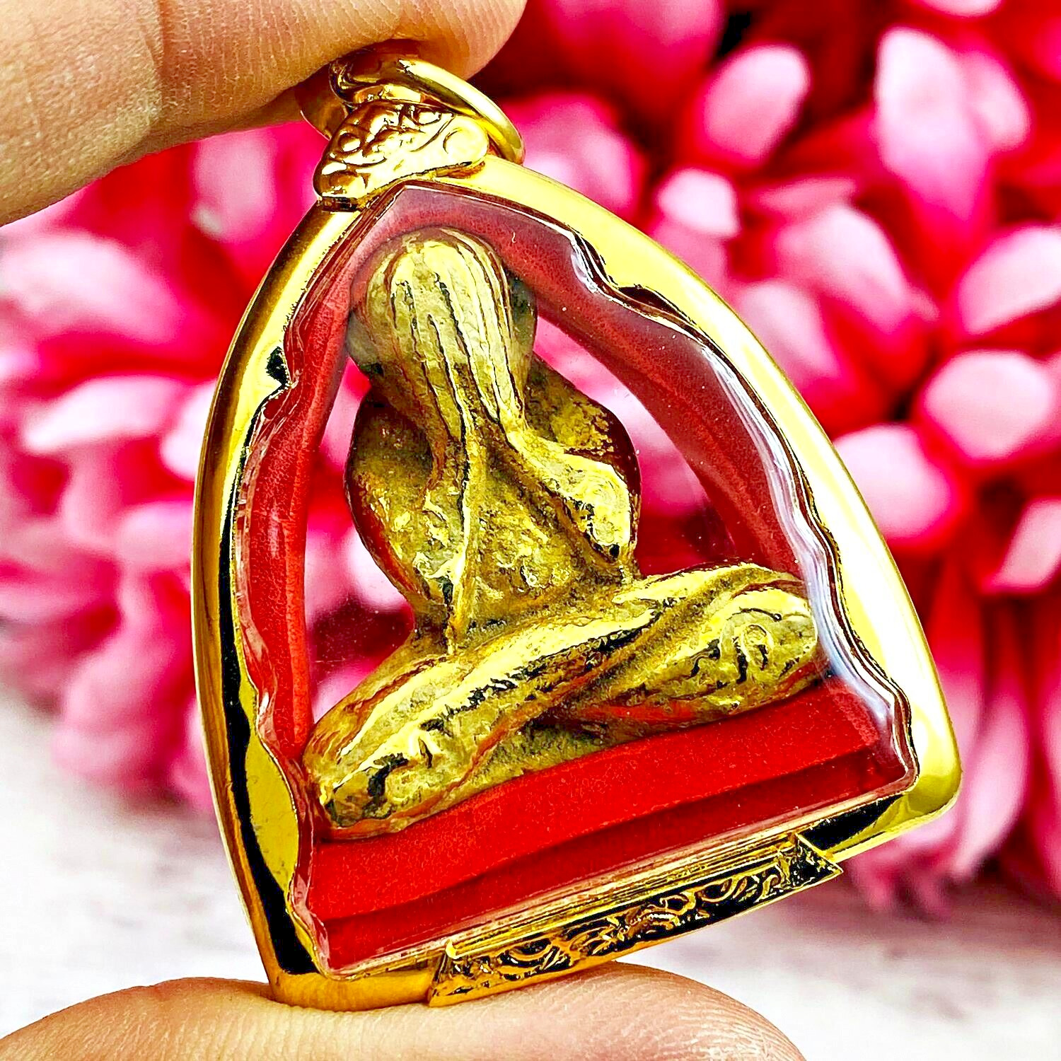 Leklai Suwanracha Yellow Gold Pidta Closed Eye Buddha Money Thai Amulet #17739