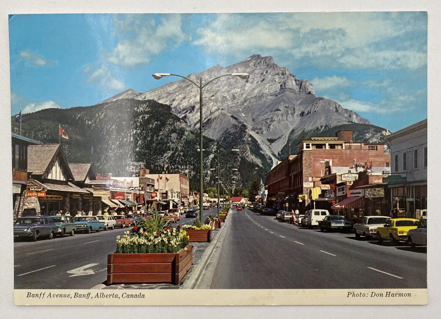 Postcard Alberta Canada Banff Avenue Street Scene Unused