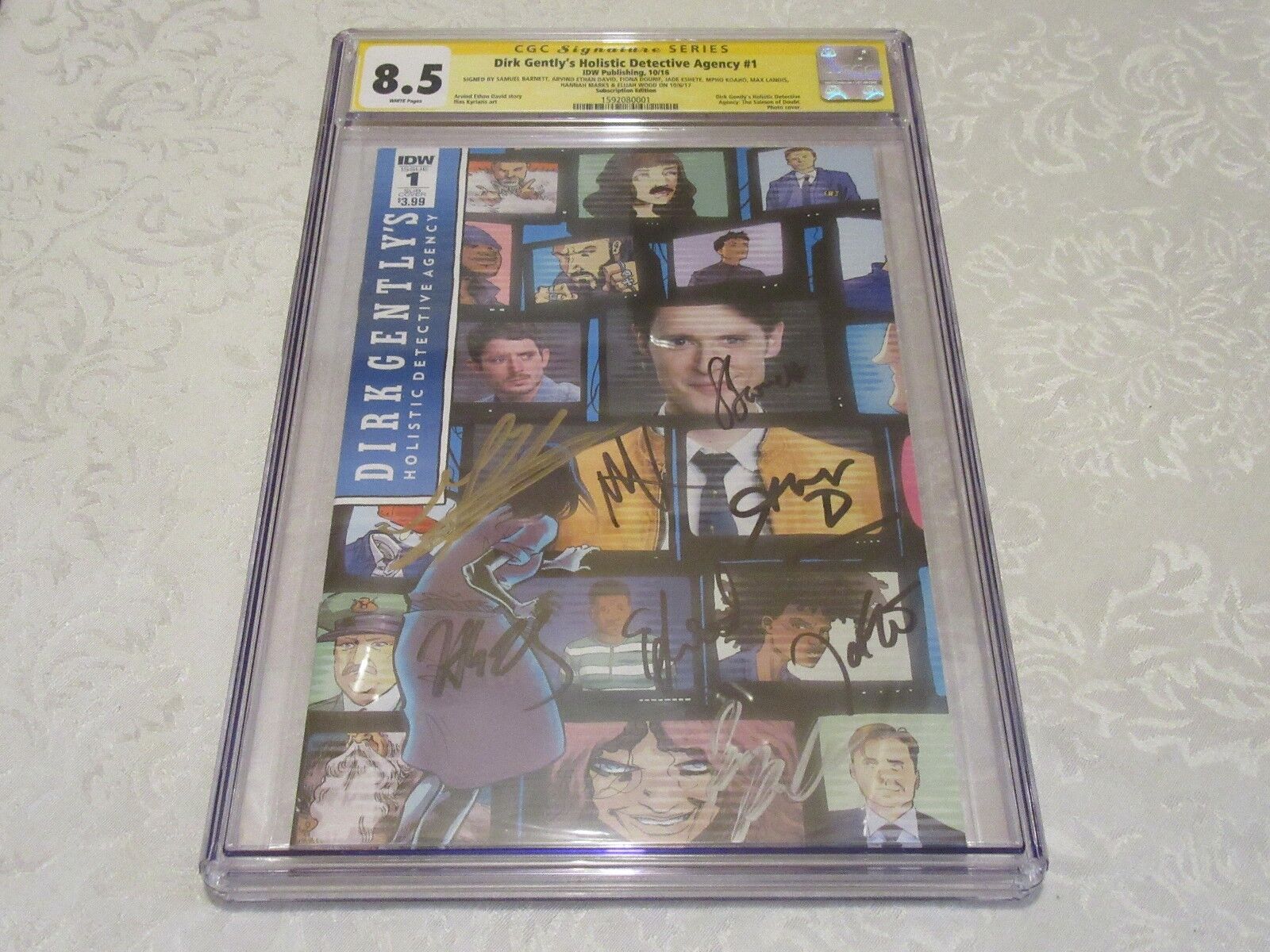 CGC Signature Series Dirk Gently\'s Hollistic Detective Agency #1 Signed Cast 8.5